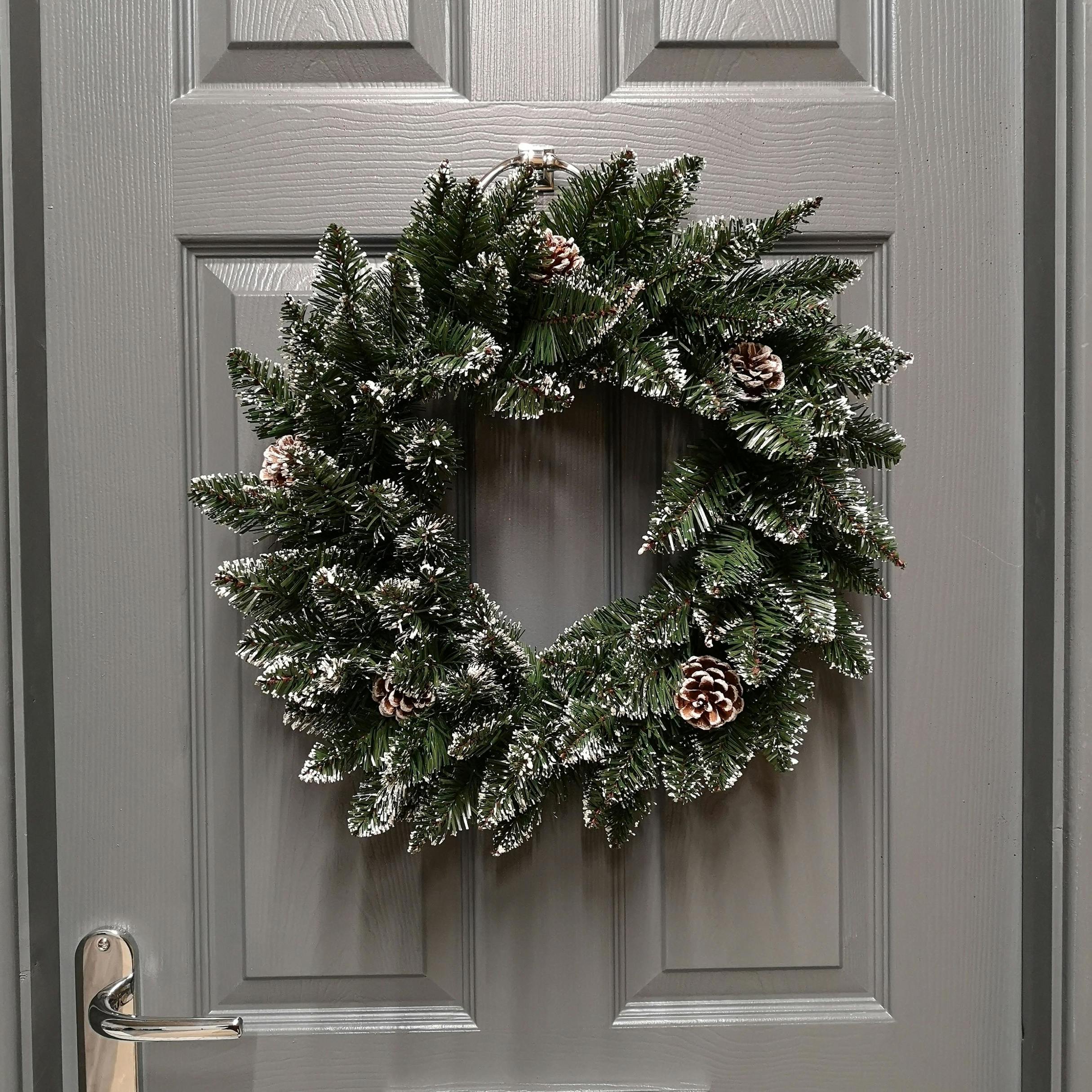Premier 50cm Snow Tipped Christmas Wreath - Image 3