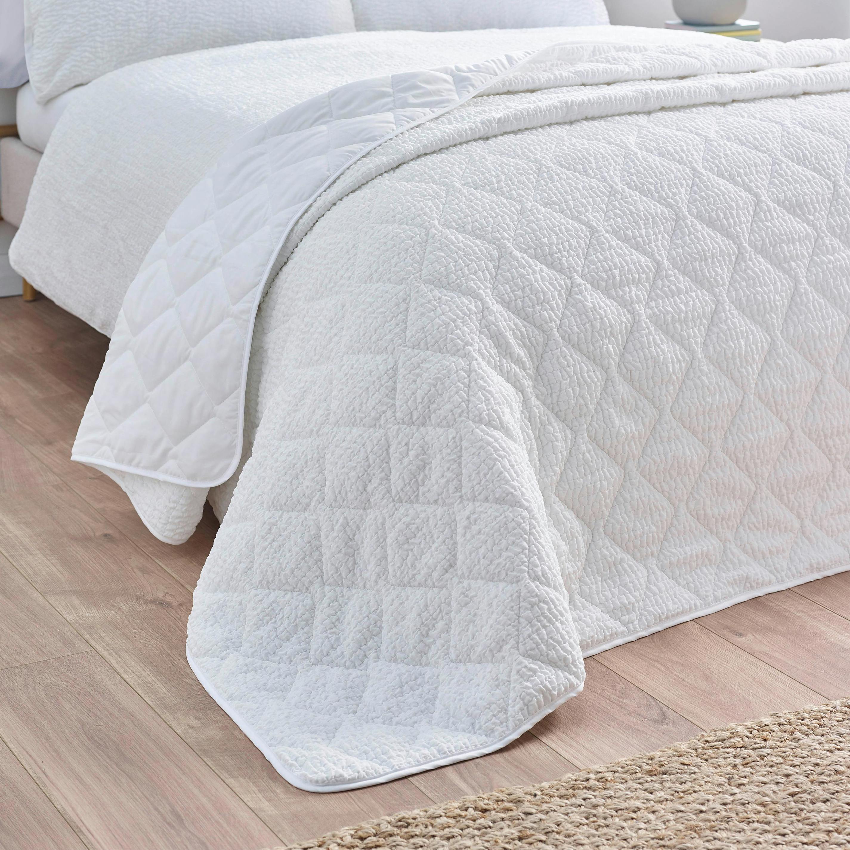 Catherine Lansfield Unisex White 'Crinkle Seersucker Texture' Bedspread In - Image 10