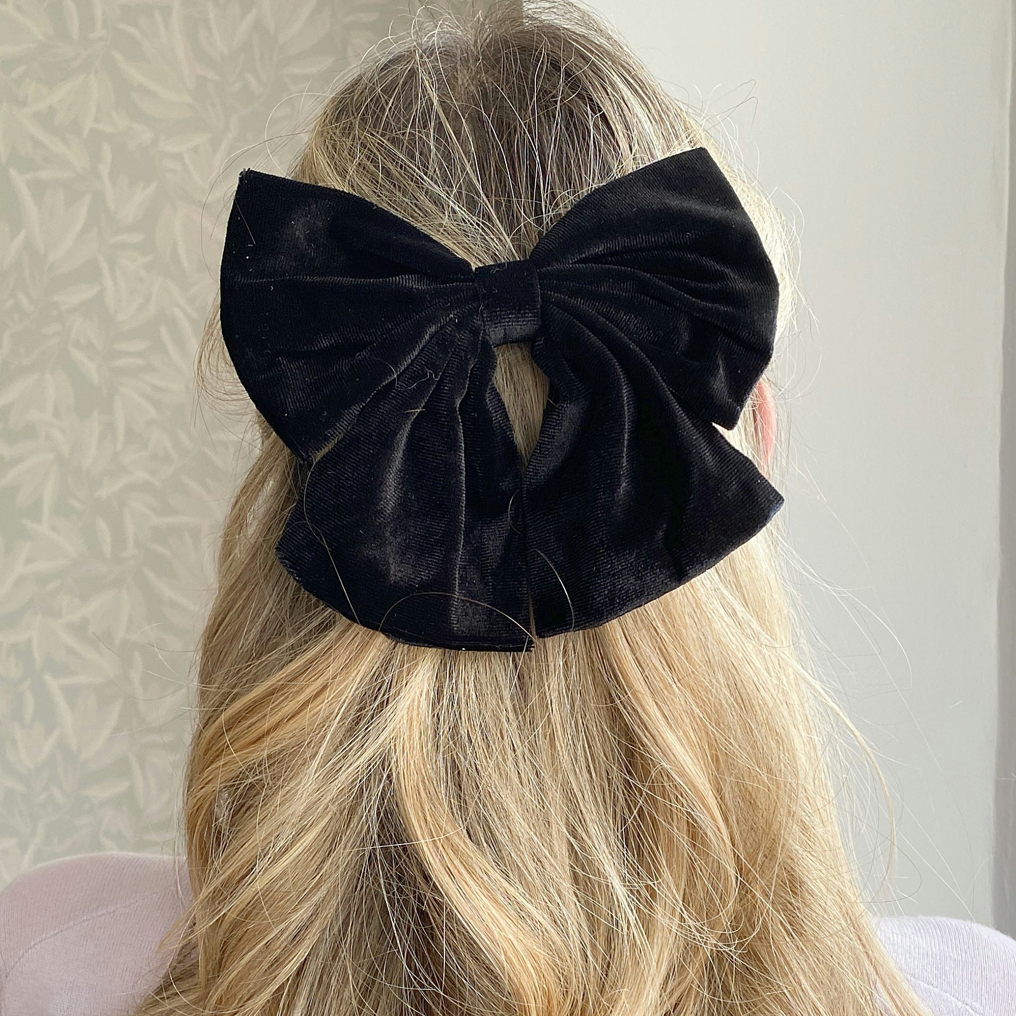 Queenmee Accessories Black Hair Bow Velvet Bow Hair Clip