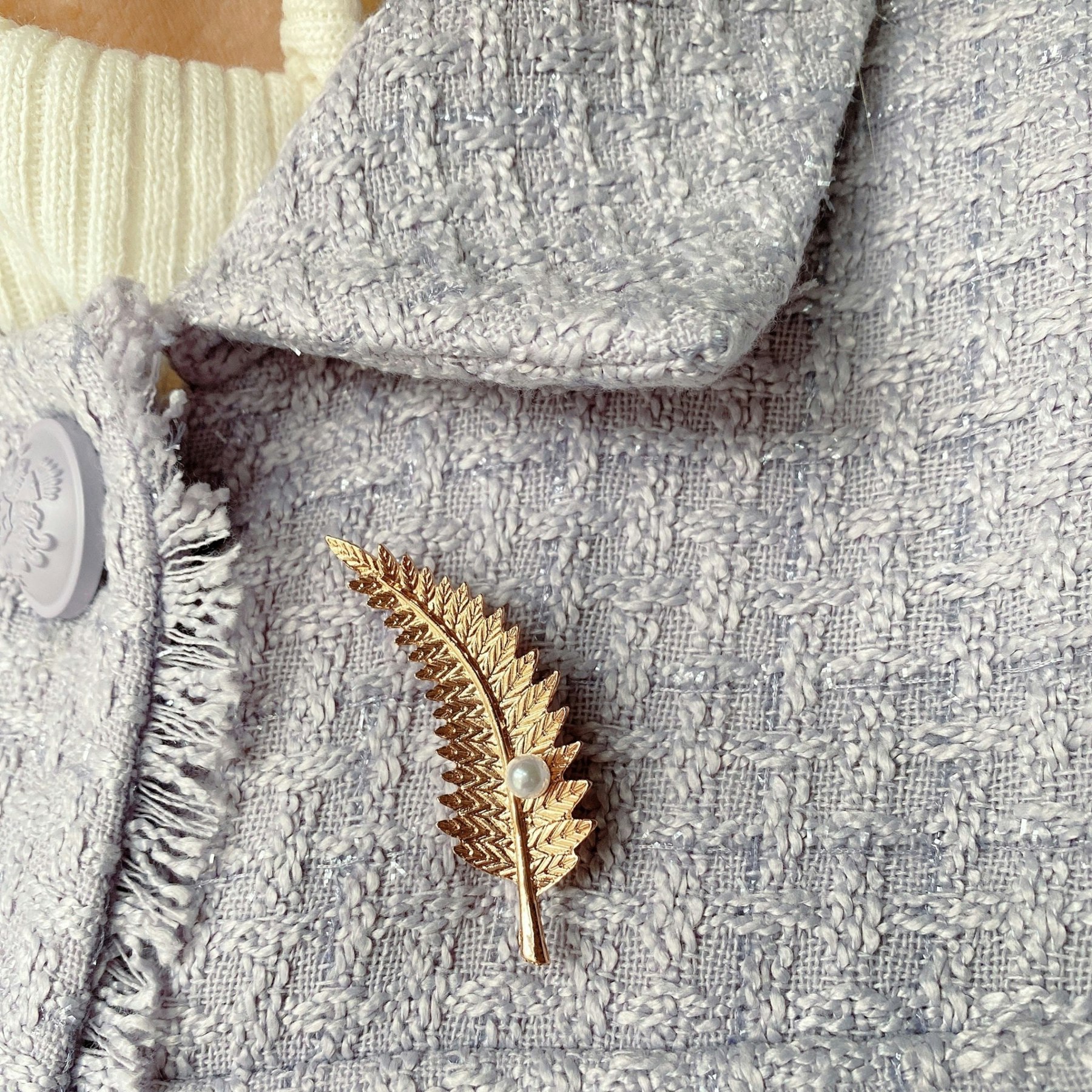 Queenmee Accessories Gold Leaf Brooch Fern With Pearl