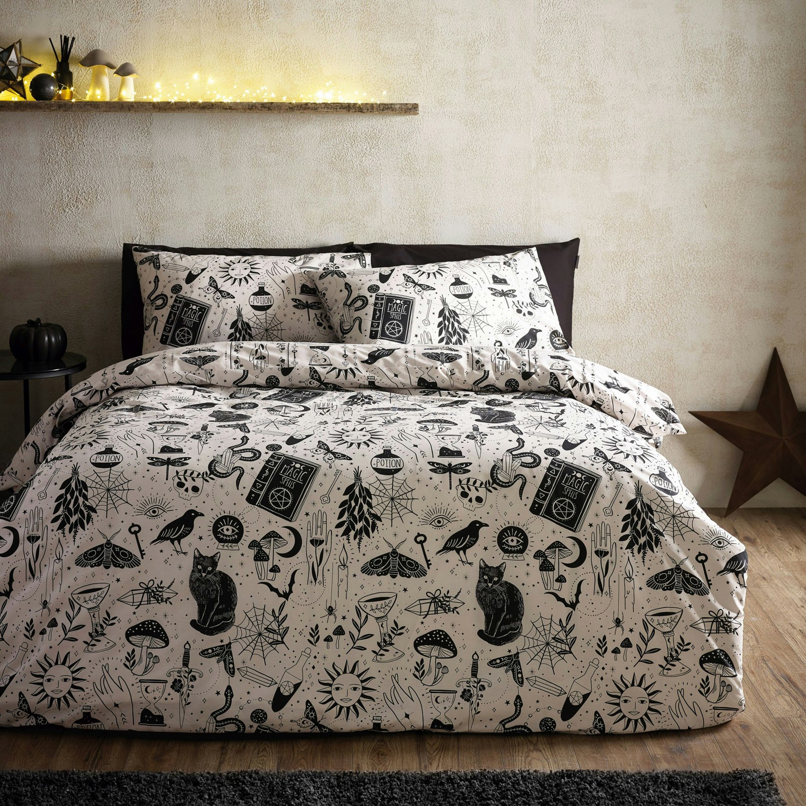 Catherine Lansfield Black Enchanted Witchcraft Reversible Duvet Cover Set / Natural - Single