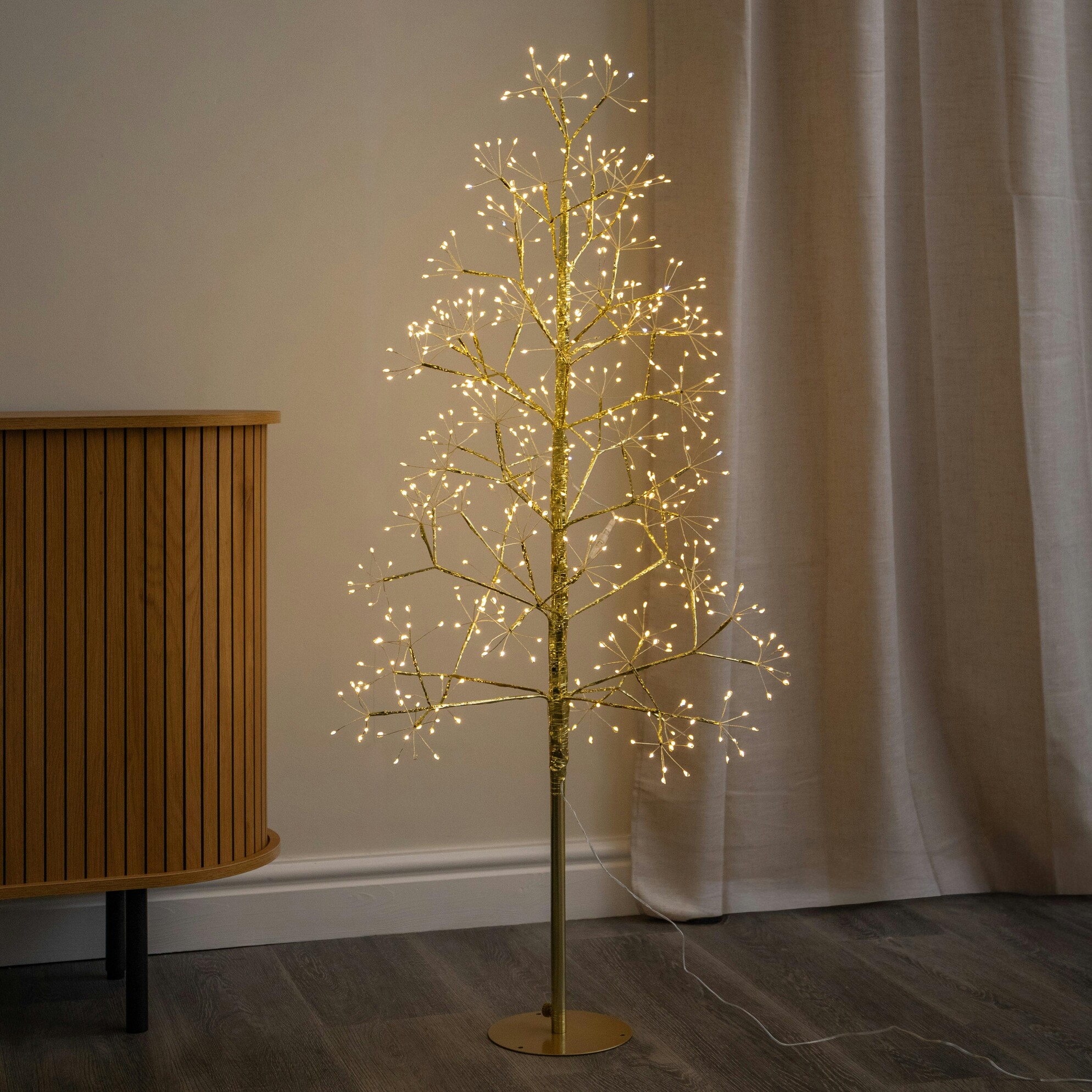 Three Kings 1.2M Golden Twinkling Christmas Twig Tree With 575 Warm White Leds - Image 4