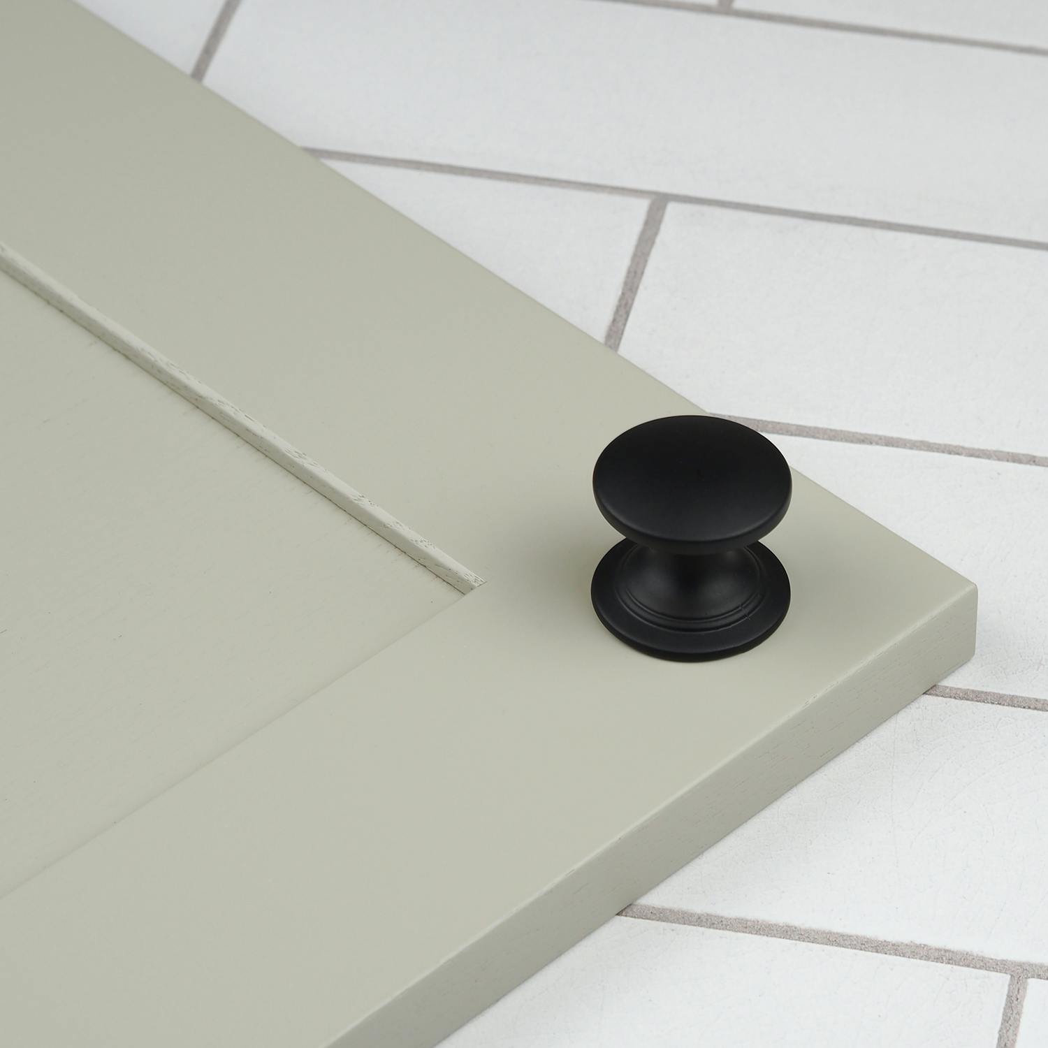 Rackhams Black Matt Contemporary Cup Handles And Coordinating Knobs - 38Mm Knob
