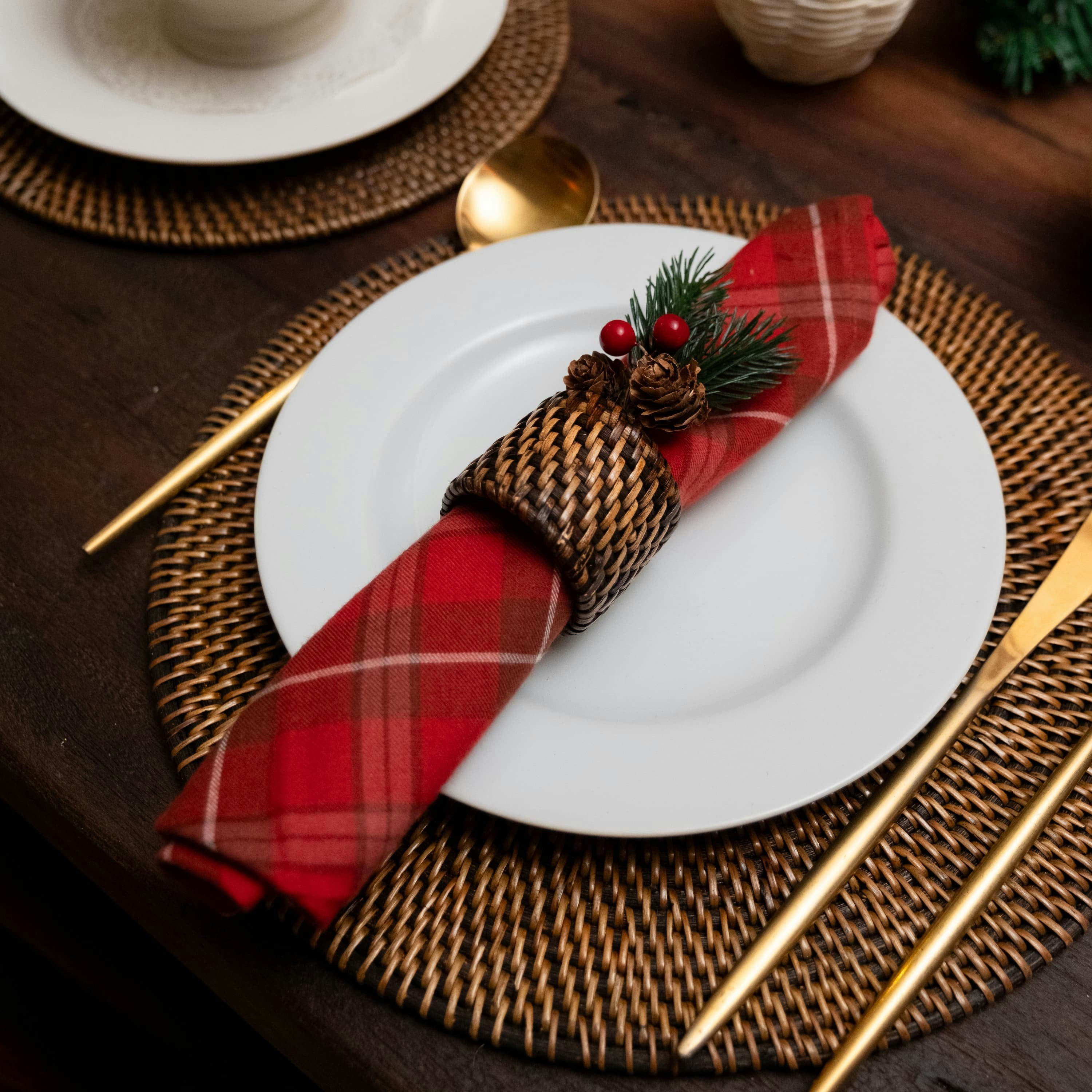 Rackhams Dark/Brown Round Wicker Napkin Rings In Four Colours