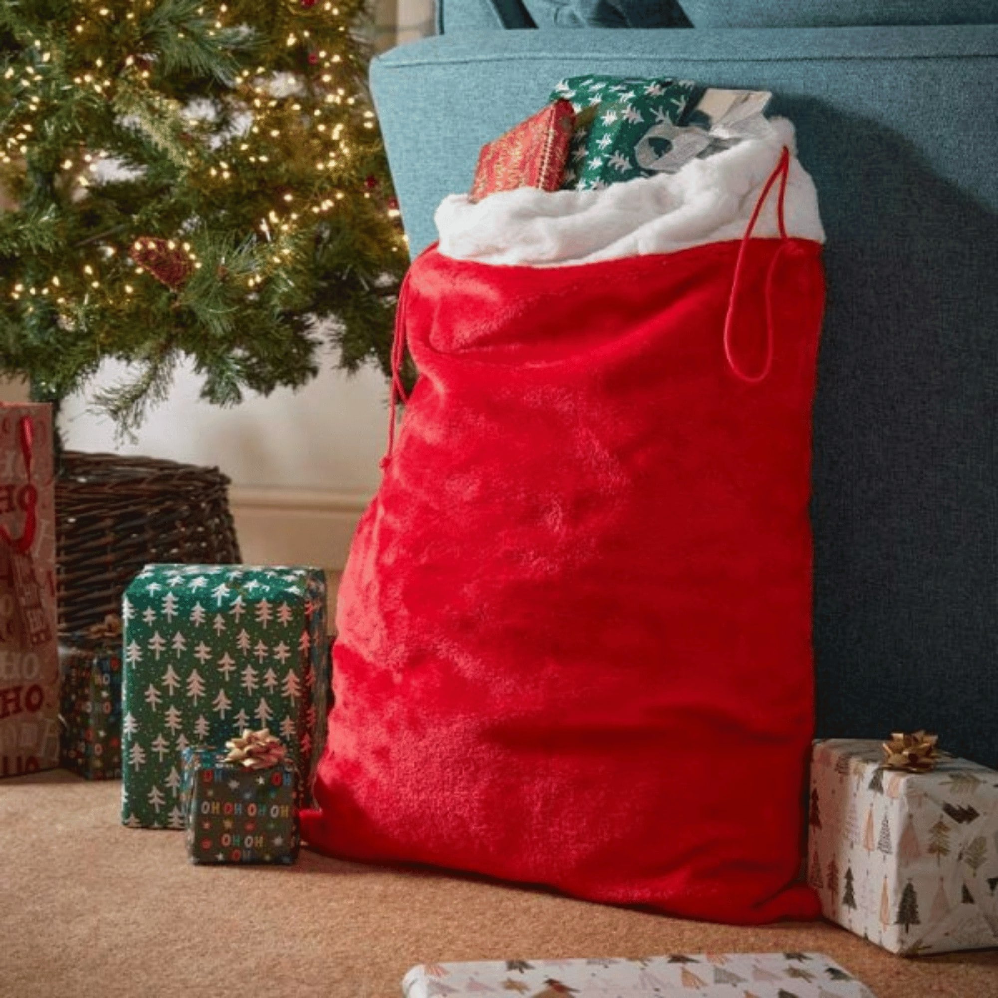 B&Q -  70Cm Large Red And White Christmas Santa Gift Sack With Drawstring - Image 3