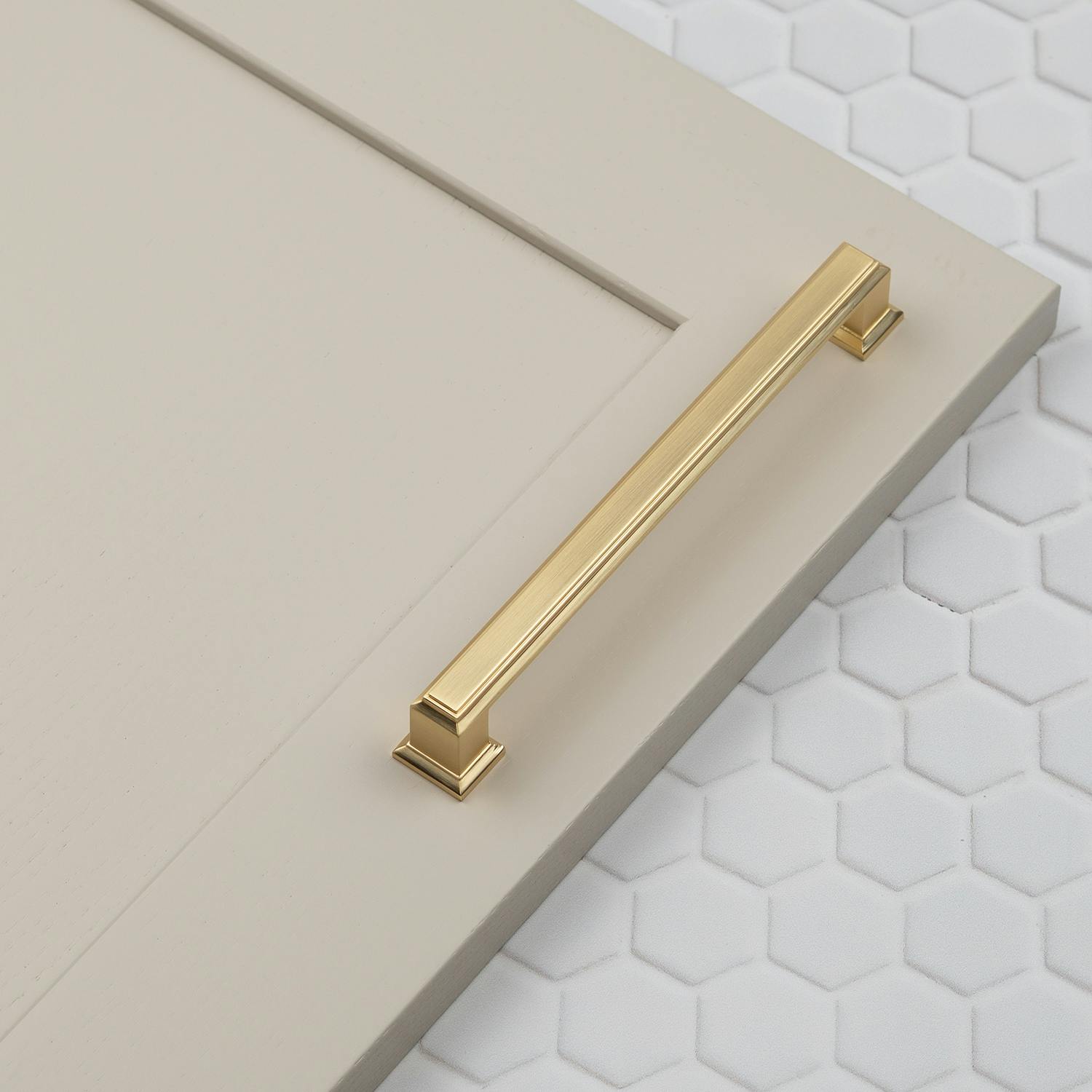 Rackhams Light/Golden Brushed Brass Square Handle And Coordinating Knob - 160Mm Handle