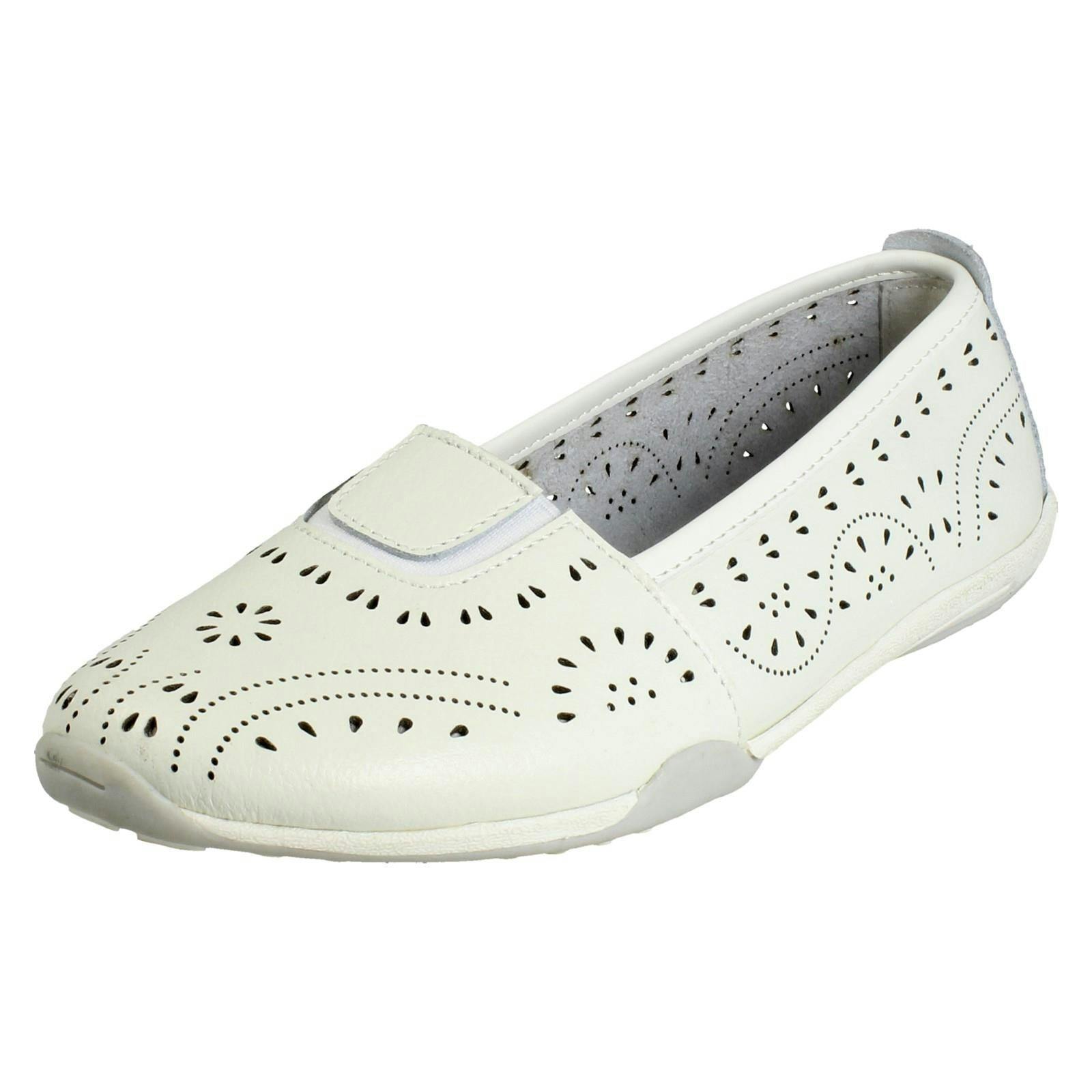 Down To Earth Women's White Punch Detail Casual Shoes F80578 - Uk 6