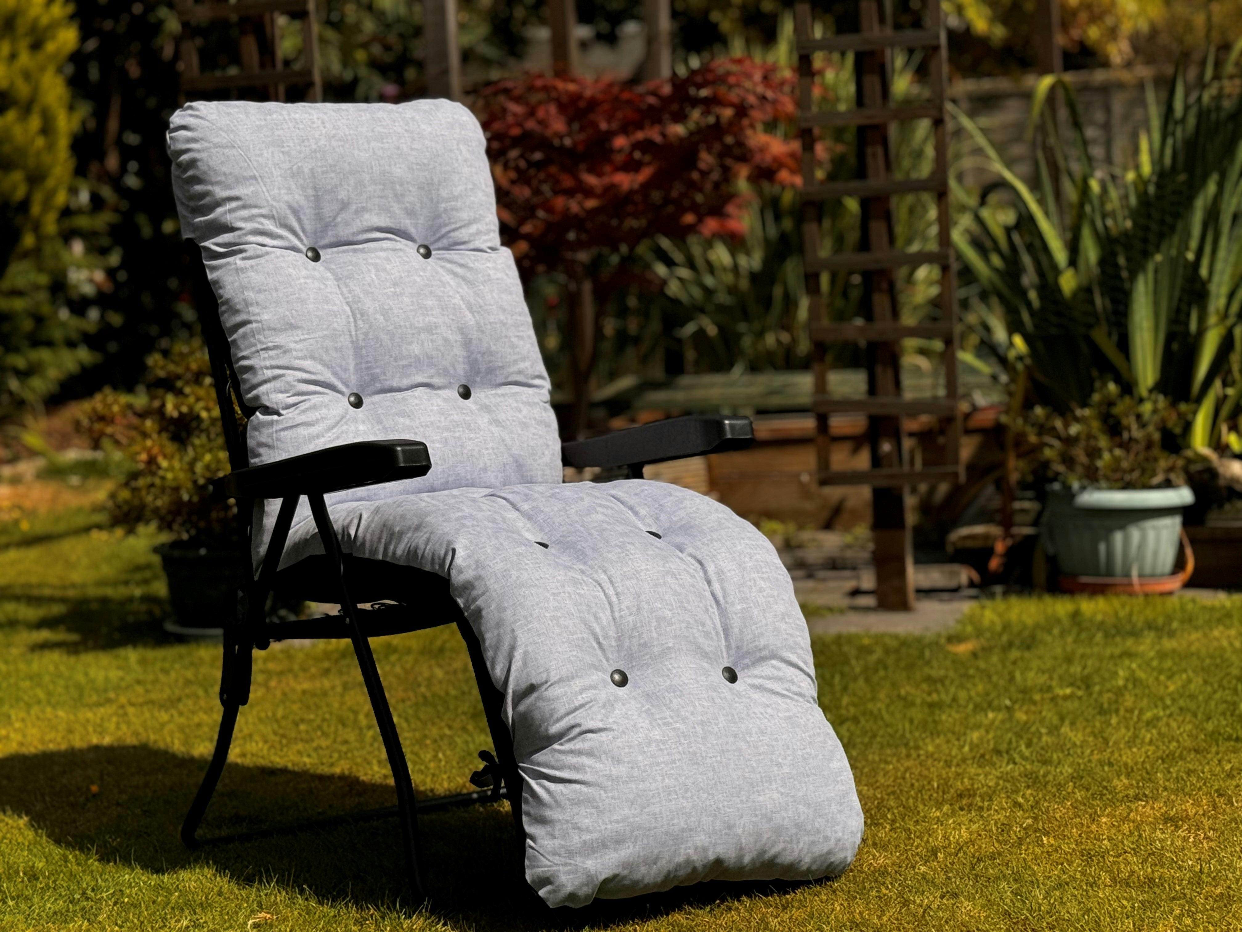 Rackhams Light/Grey Garden Relaxer (Pattern Options Available)
