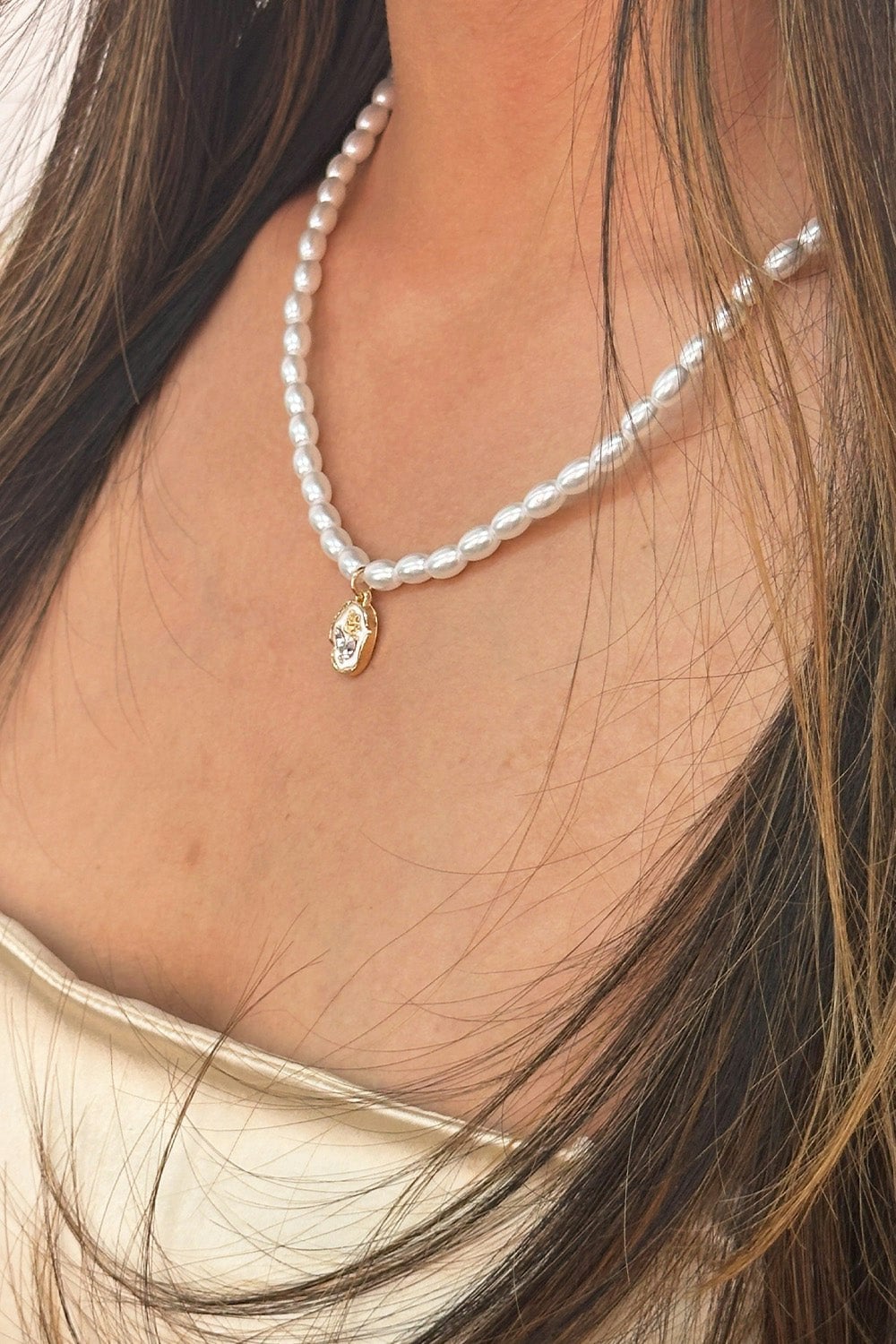 Svnx Women's Gold Pearl Chain Necklace With Floral Pendant - Gift Boxed In - Image 5
