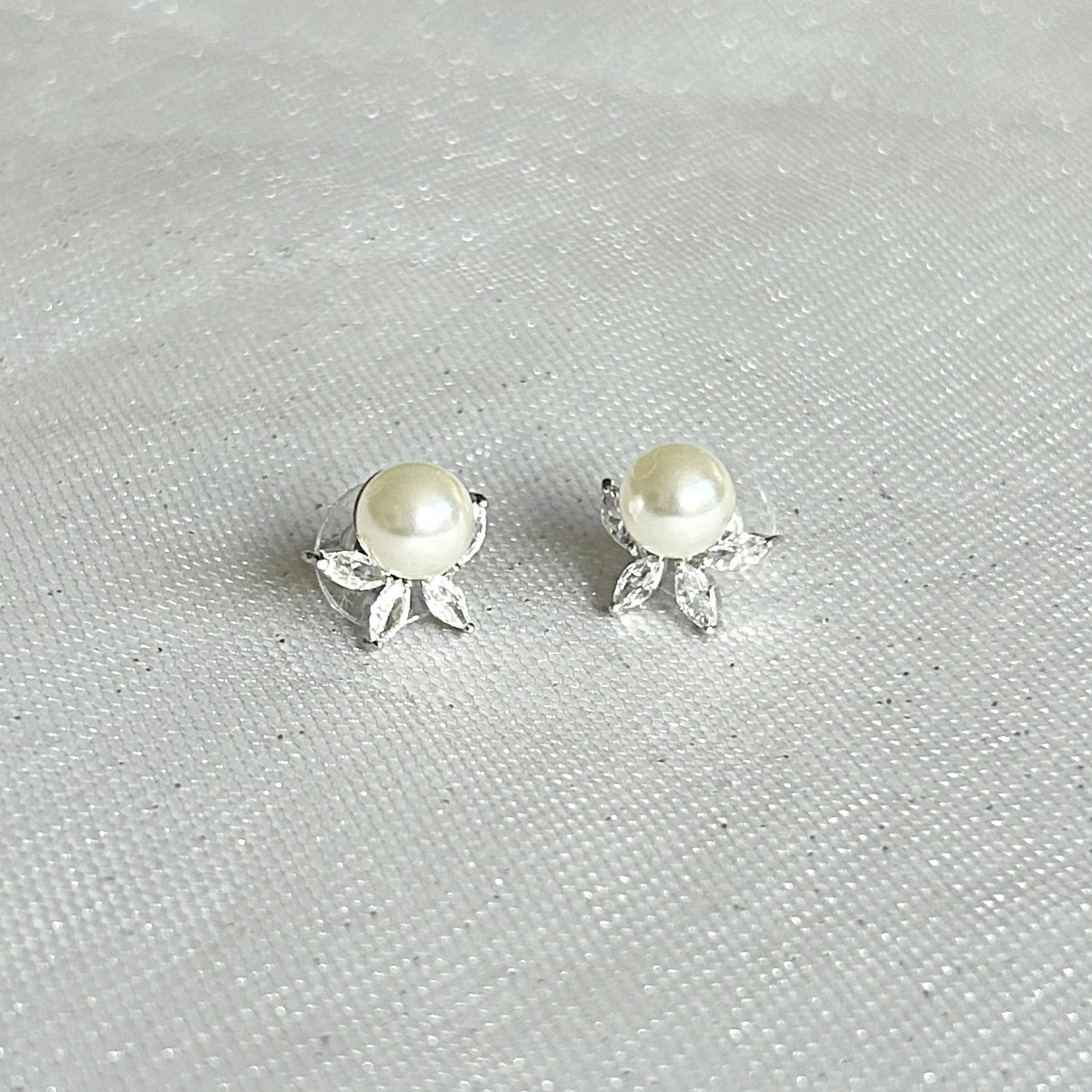 Queenmee Accessories Silver Pearl Stud Earrings With Crystal Vintage Inspired Earrings
