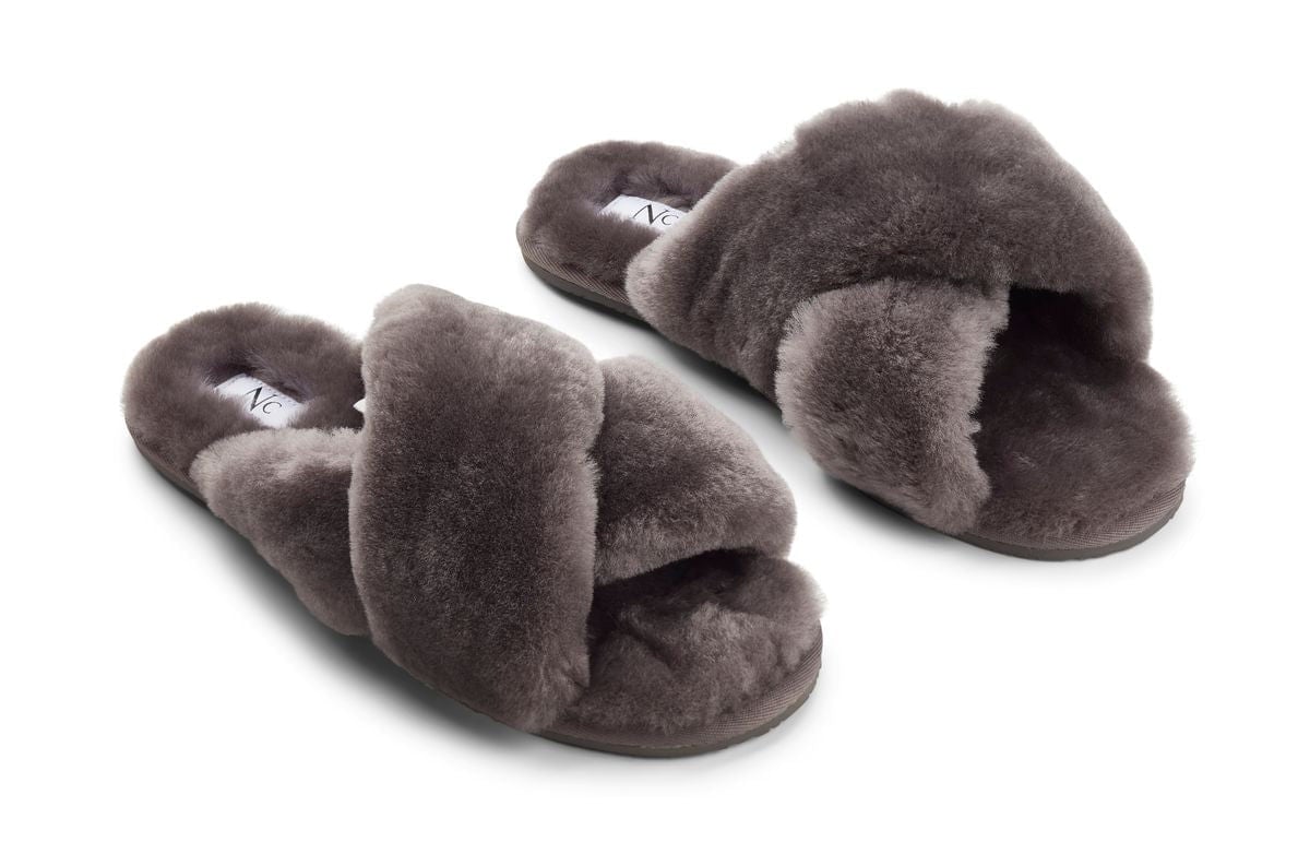 Natures Collection Dark/Grey Slipper Cross - 39