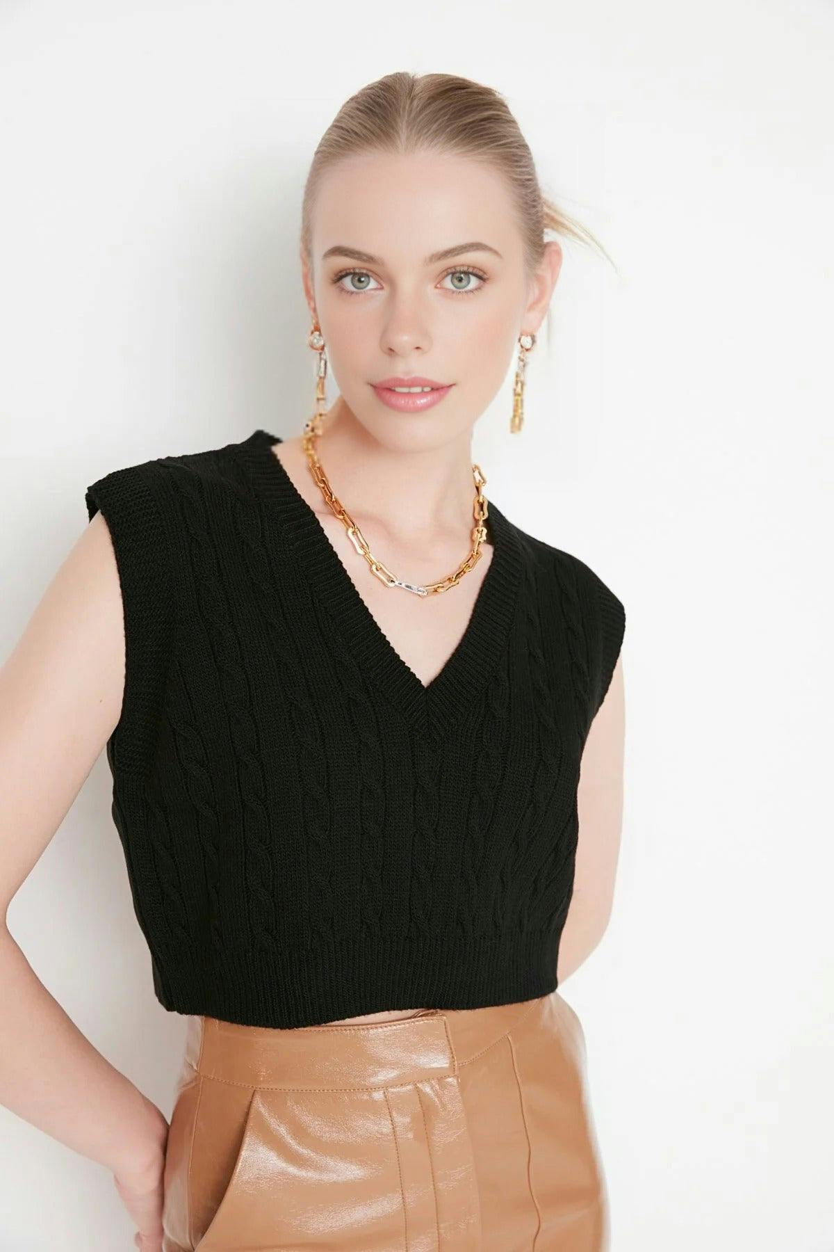 Wovcor Black Crop V-Neck Knit Sweater - M
