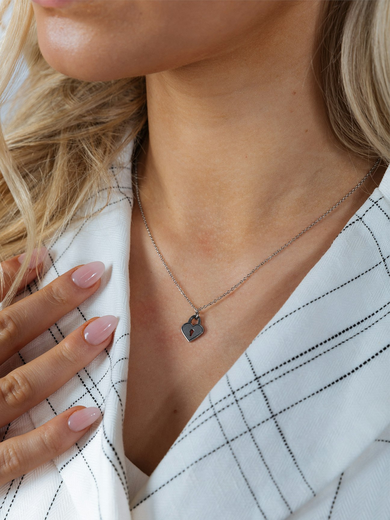 Svnx Silver Heart Keyhole Necklace In Colour - One Size