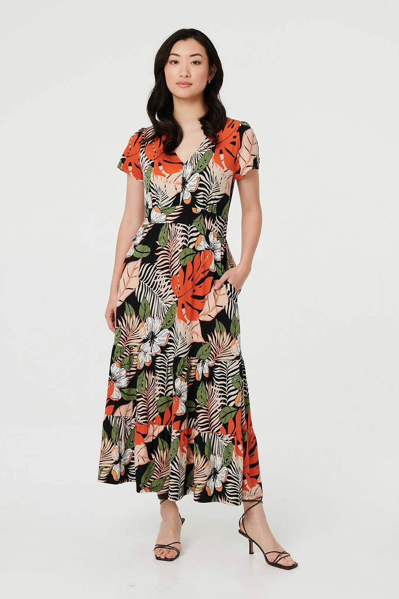 Izabel London Black Leaf Print Tiered Cap Sleeve Maxi Dress - 8