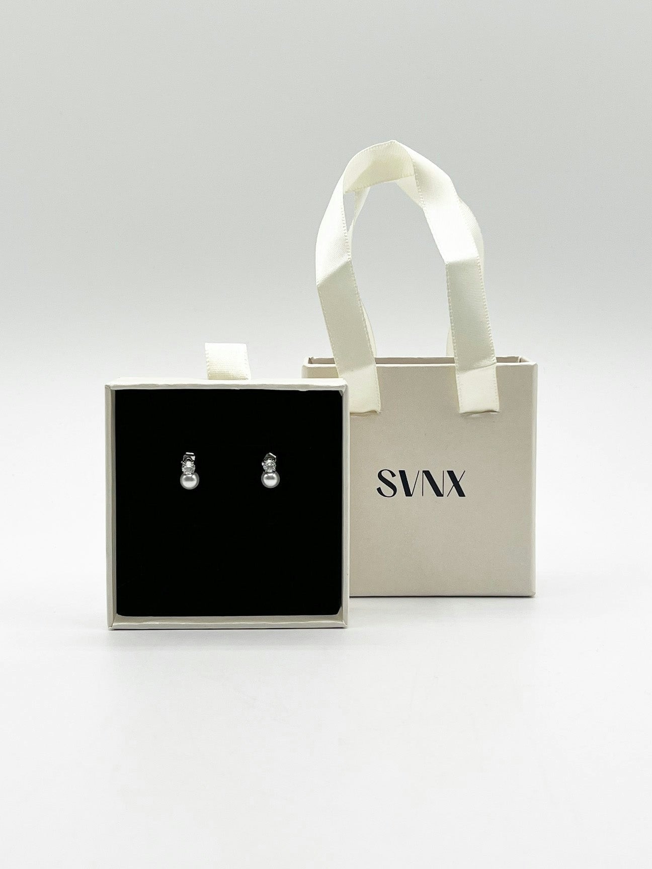 Svnx Women's Silver Pearl Diamante Earrings In - Image 5