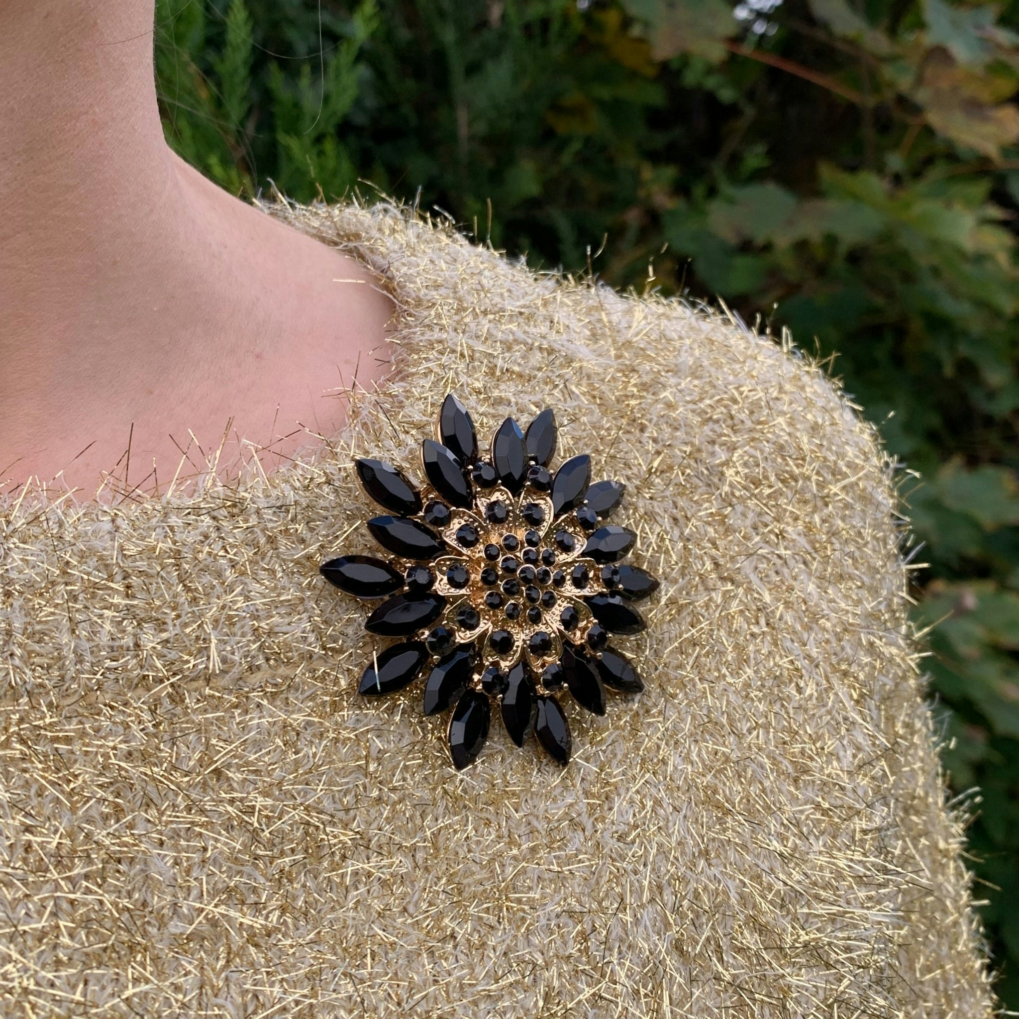 Queenmee Accessories Black Vintage Brooch Large With Crystal