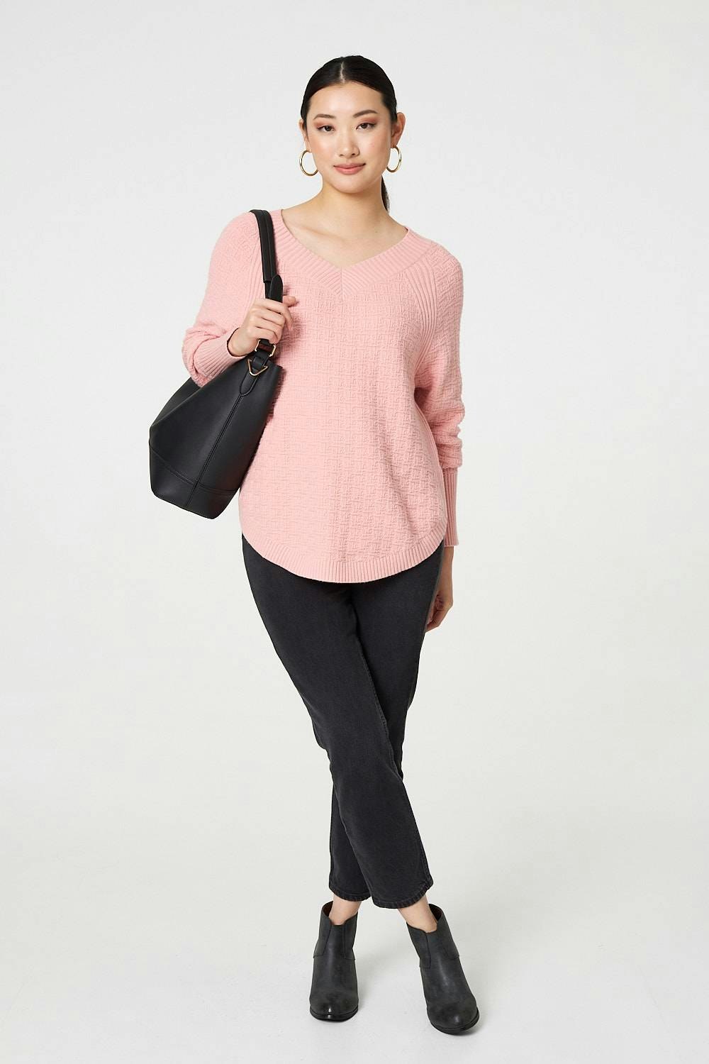 Izabel London Pink Textured V-Neck Relaxed Curve Hem Jumper - 10