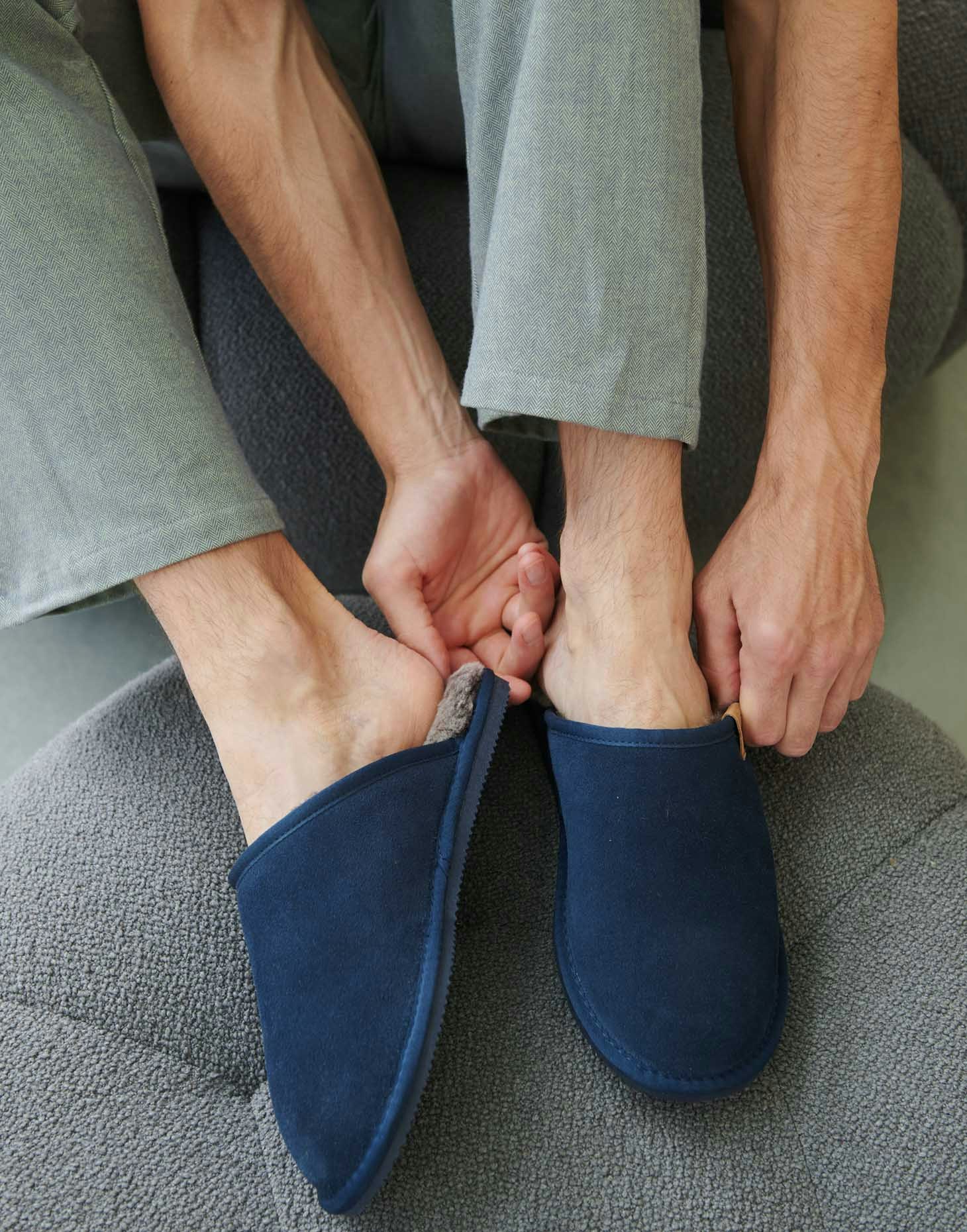 British Boxers Men's Landy Sheepskin And Suede Slippers – Navy - Uk 6 (Eu 40)