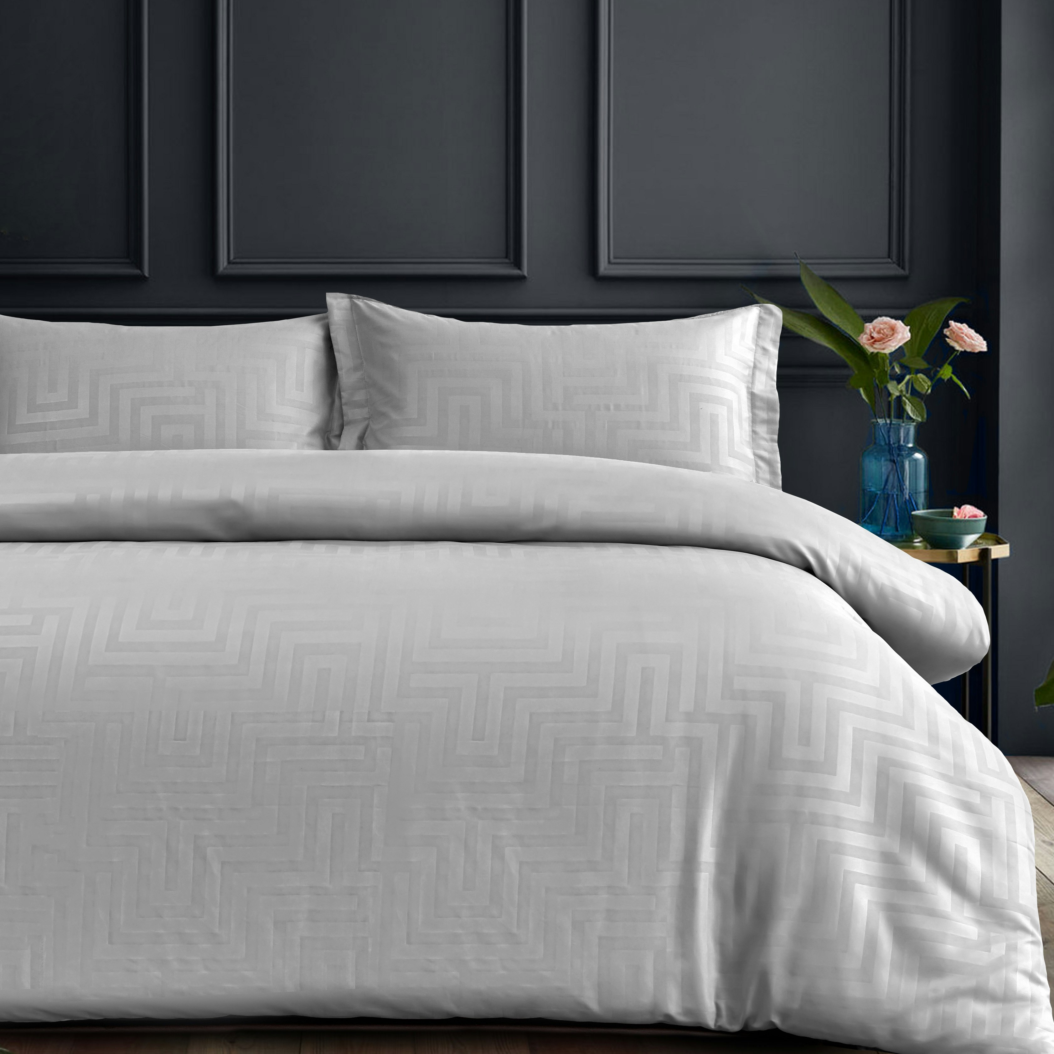 Rackhams Black/Grey Woven Luxury Bedding Set - Chic Duvet Cover & Sophisticated Pillowcase Set In Soft, Ideal For Modern Bedroom Decor - Double