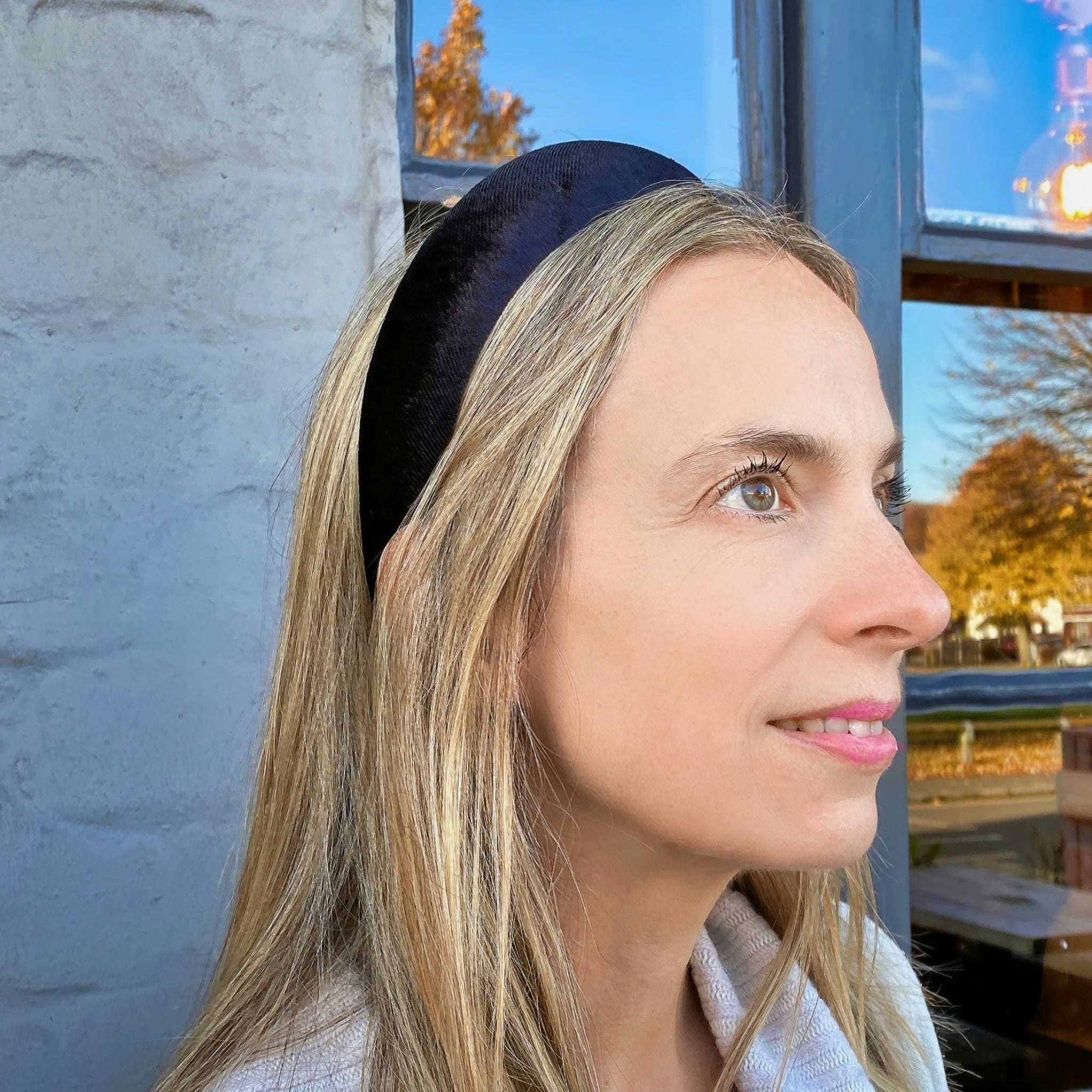 Queenmee Accessories Black Padded Headband In Velvet