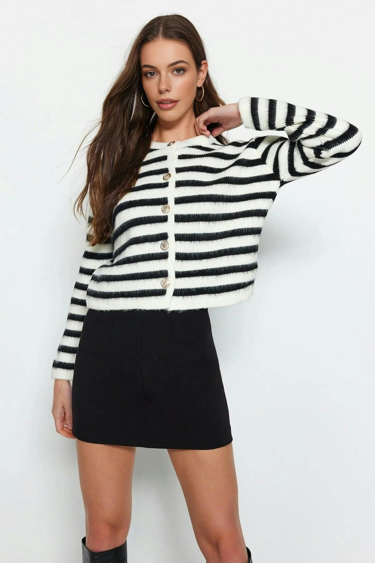 Wovcor White Soft Textured Striped Knit Cardigan - Xs