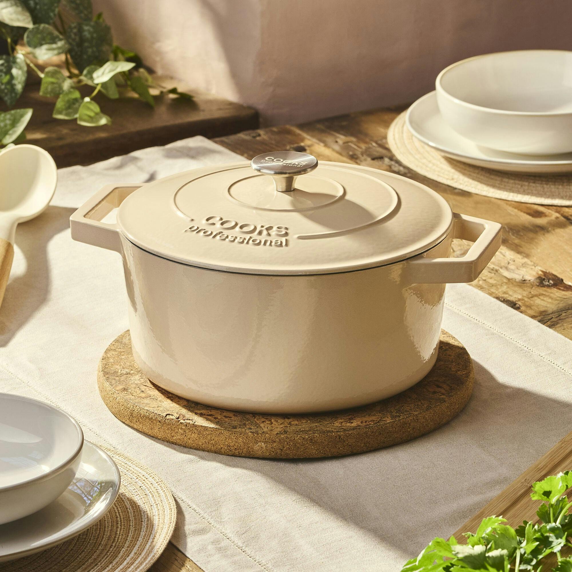Rackhams Ivory 26Cm Cast Iron Casserole |