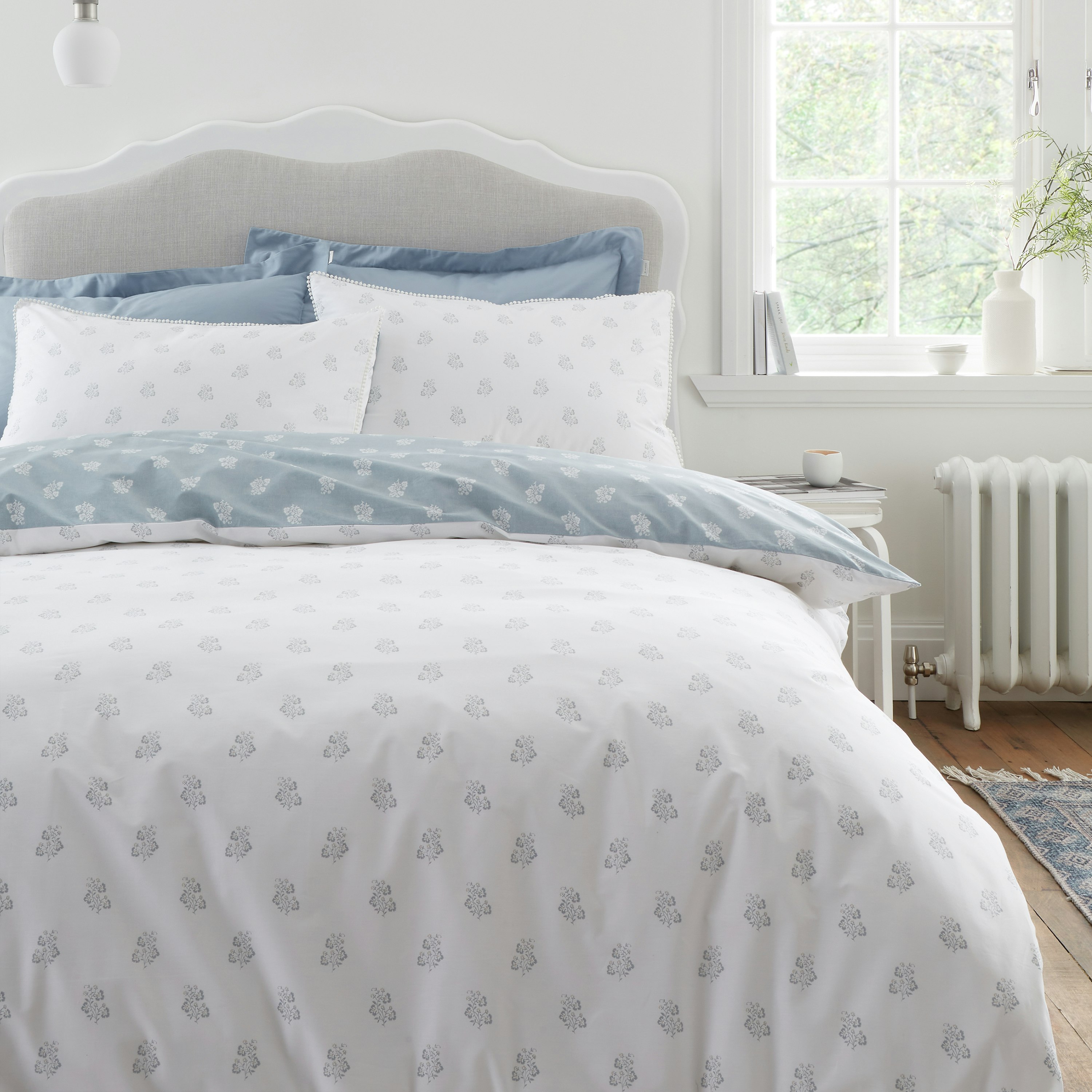 Rackhams White/Blue Esme Floral 200 Thread Count Cotton Reversible Duvet Cover Set / - Single