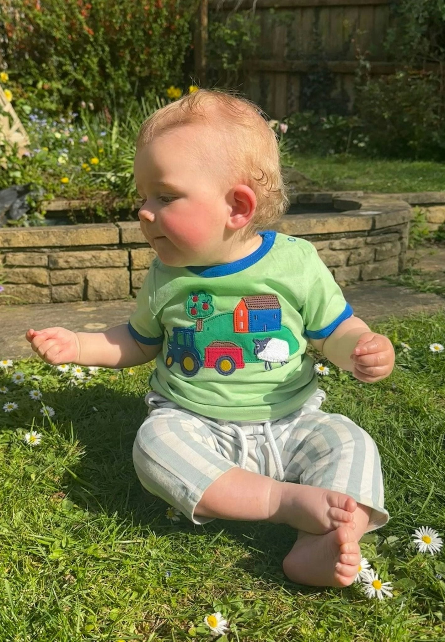 Toby Tiger Green/Blue Organic Hillside Applique Short-Sleeved T-Shirt - 6-7Y / 122Cm