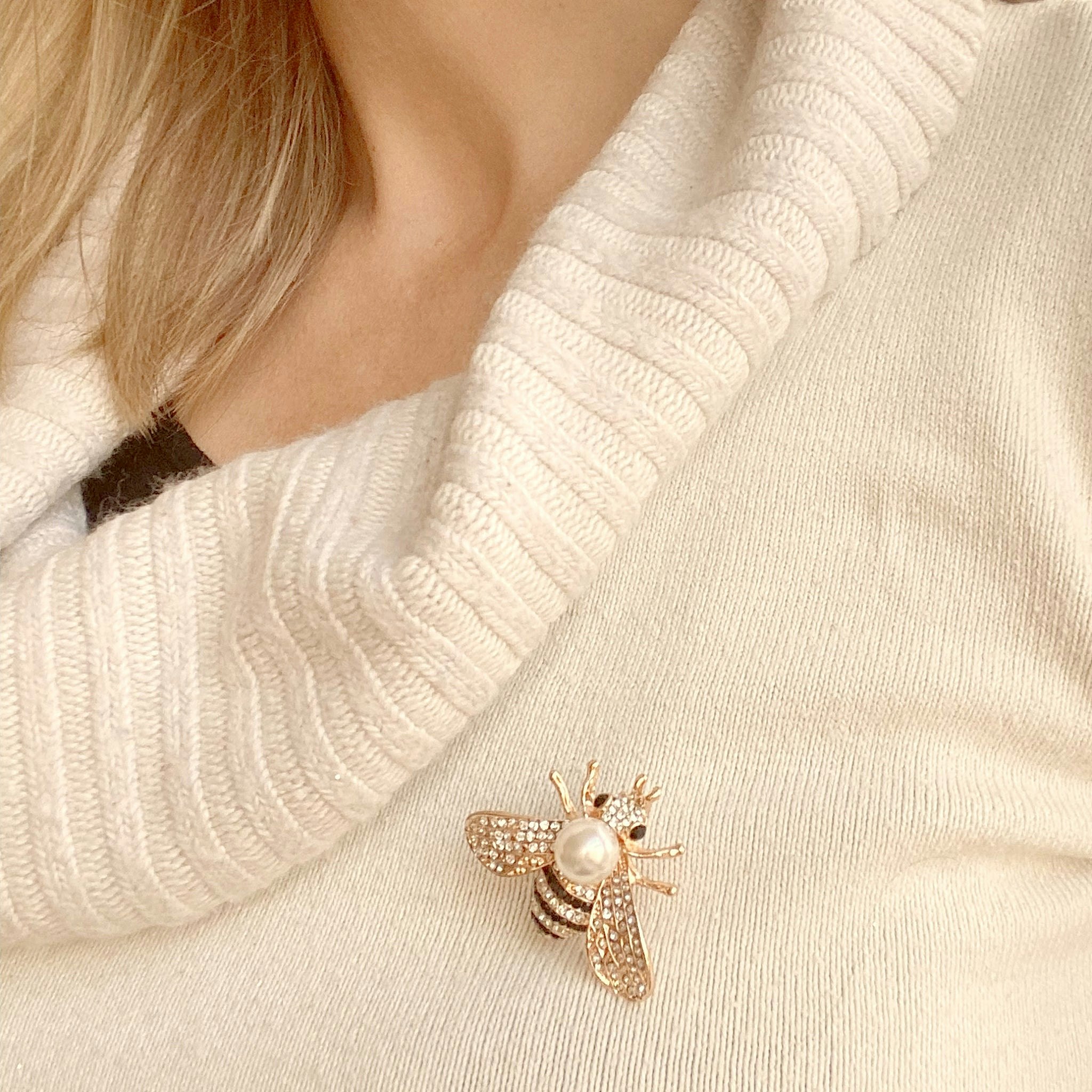 Queenmee Accessories Gold/White Bee Brooch Pearl Pin Crystal