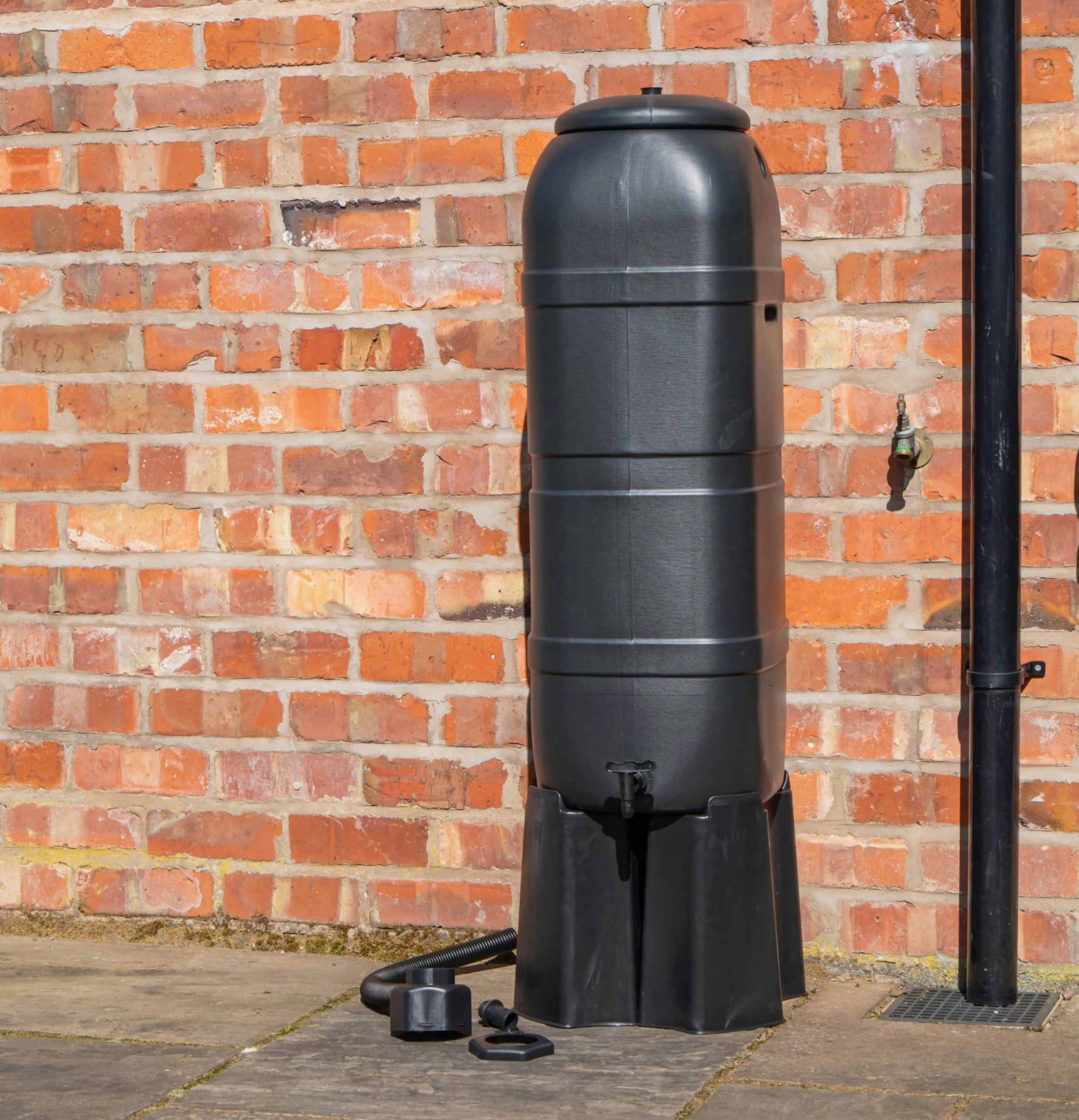 Rackhams Strata 100 Litre Slimline Garden Water Butt With Filter Kit & Stand