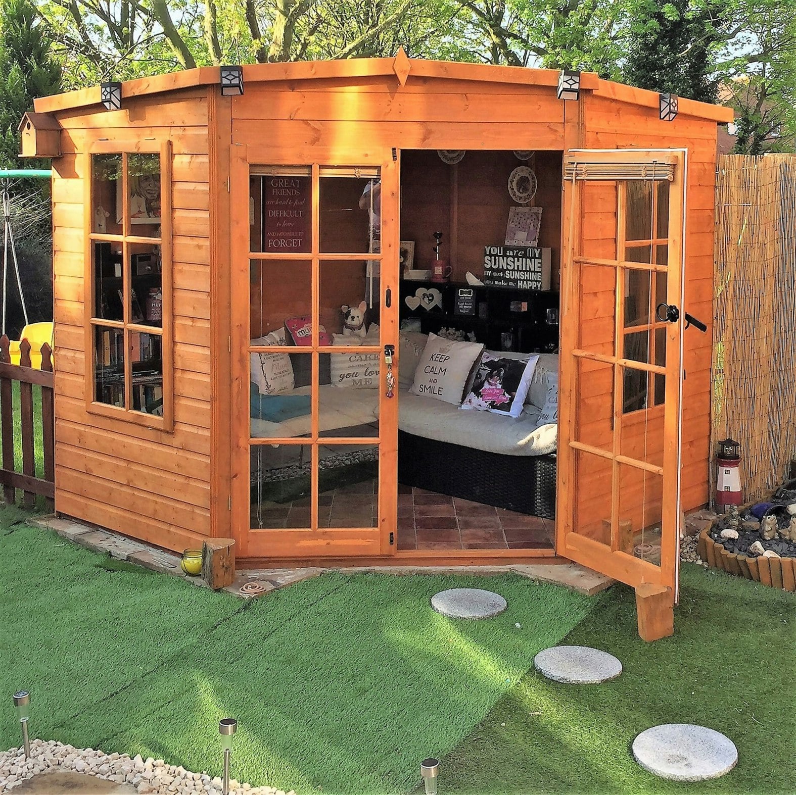 Shire Light/Green Hampton 8X8 Corner Summerhouse 12Mm Interlock Cladding