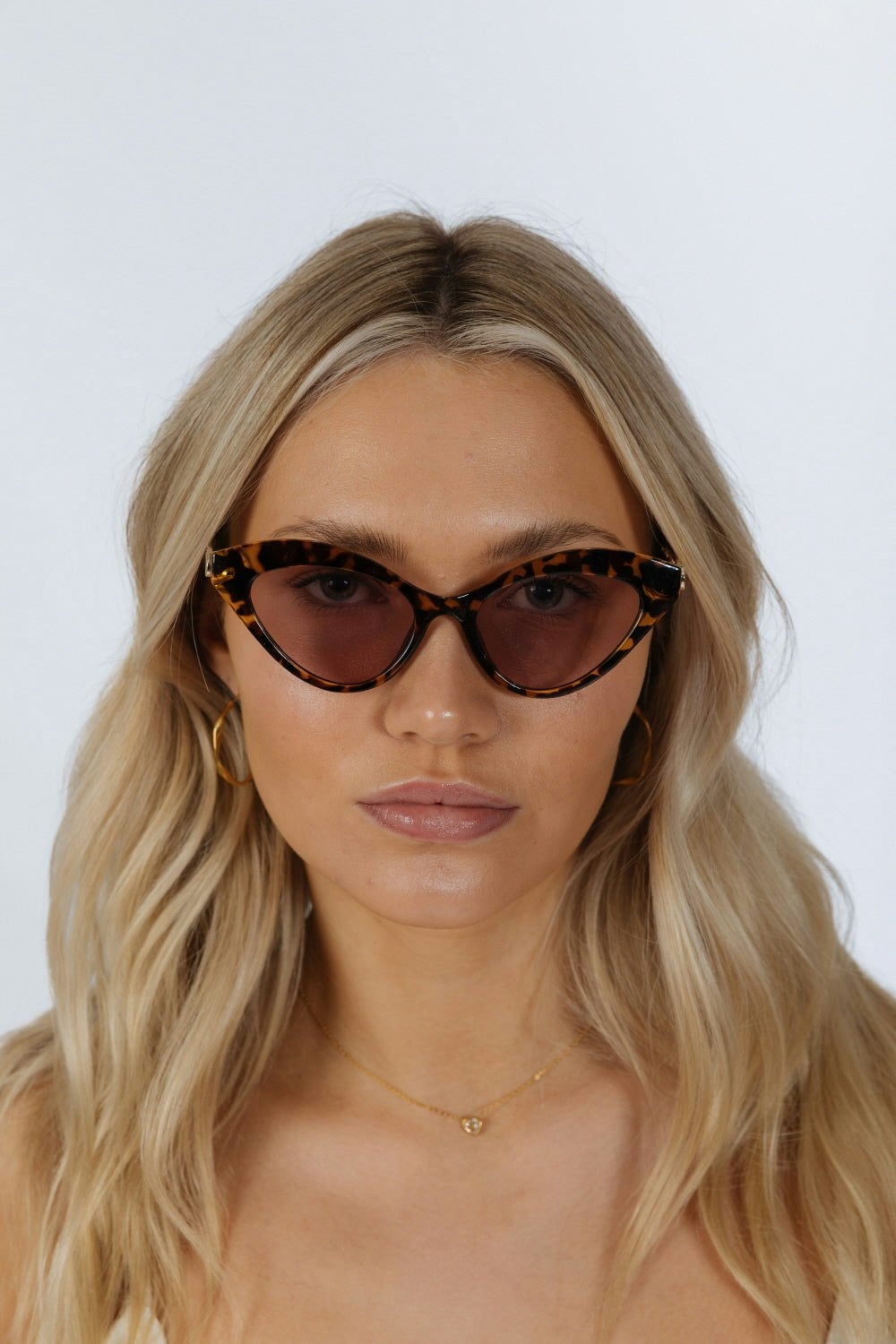 Svnx Gold/Brown/Light Cat-Eye Sunglasses With Thin Chain Arm Tortoise - One Size - Tortoise
