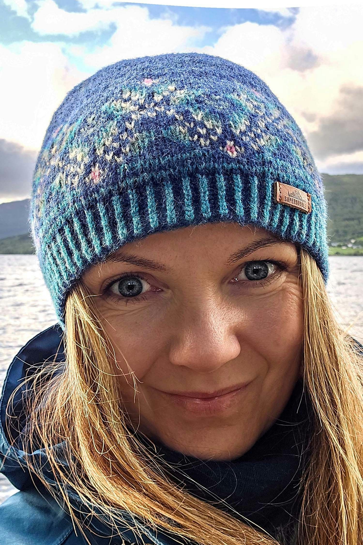 Superbobble Unisex Pink/Ivory/Blue Mykines Reflective Beanie Hat