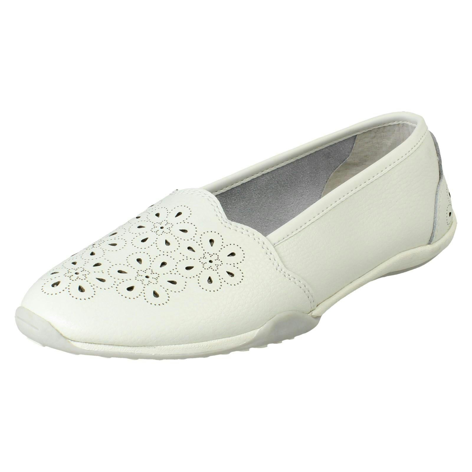 Down To Earth Women's White Flower Punch Details Casual Shoes F80576 - Uk 6