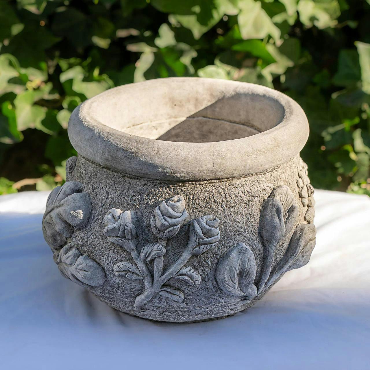 Rackhams Dahlia Design Stone Cast Garden Plant Pot