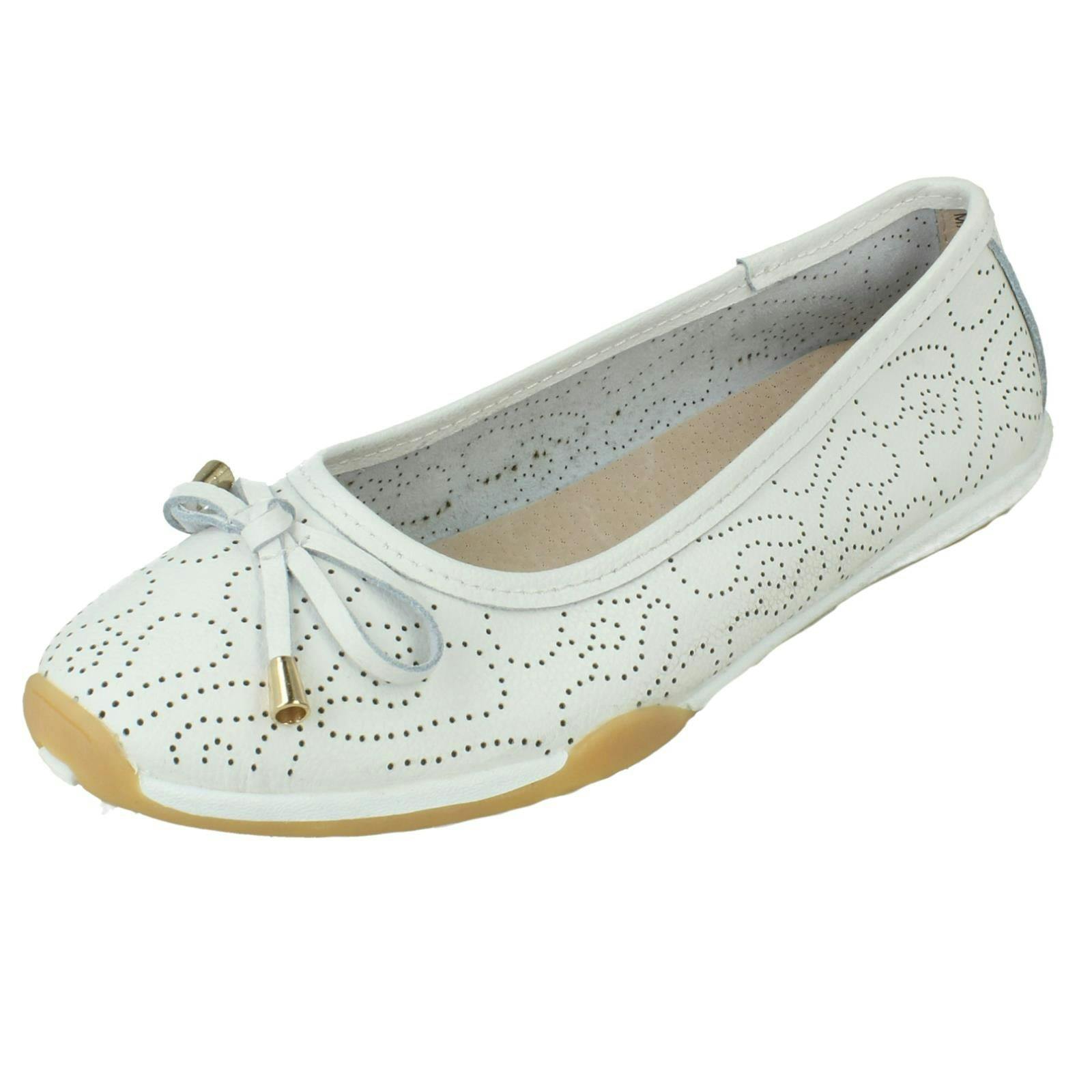 Down To Earth Women's White Wavey Punch Details Casual Shoes F80572 - Uk 5
