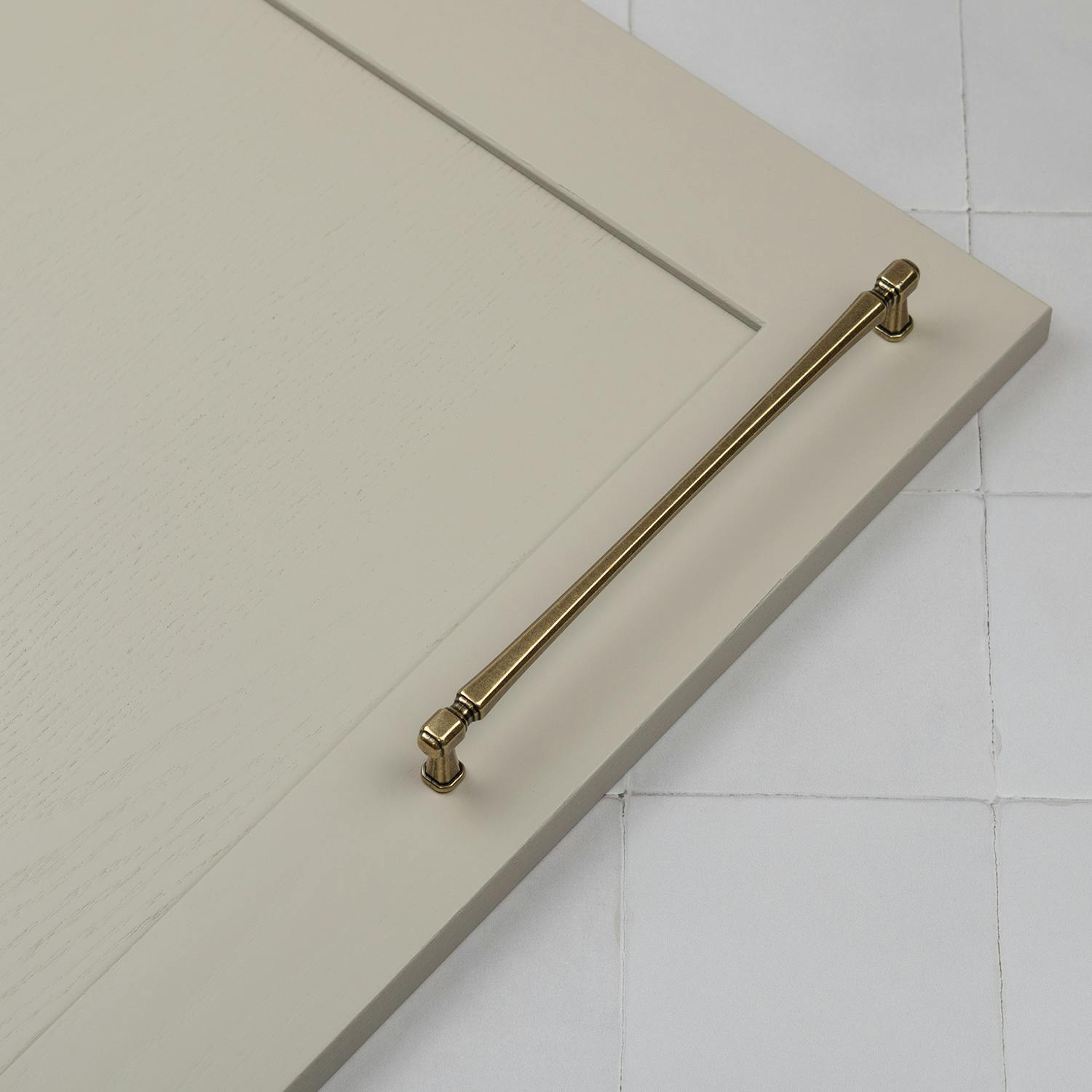 Handle & Home Dark/Golden Antique Brass Handles And Coordinating Knob - 224Mm Handle