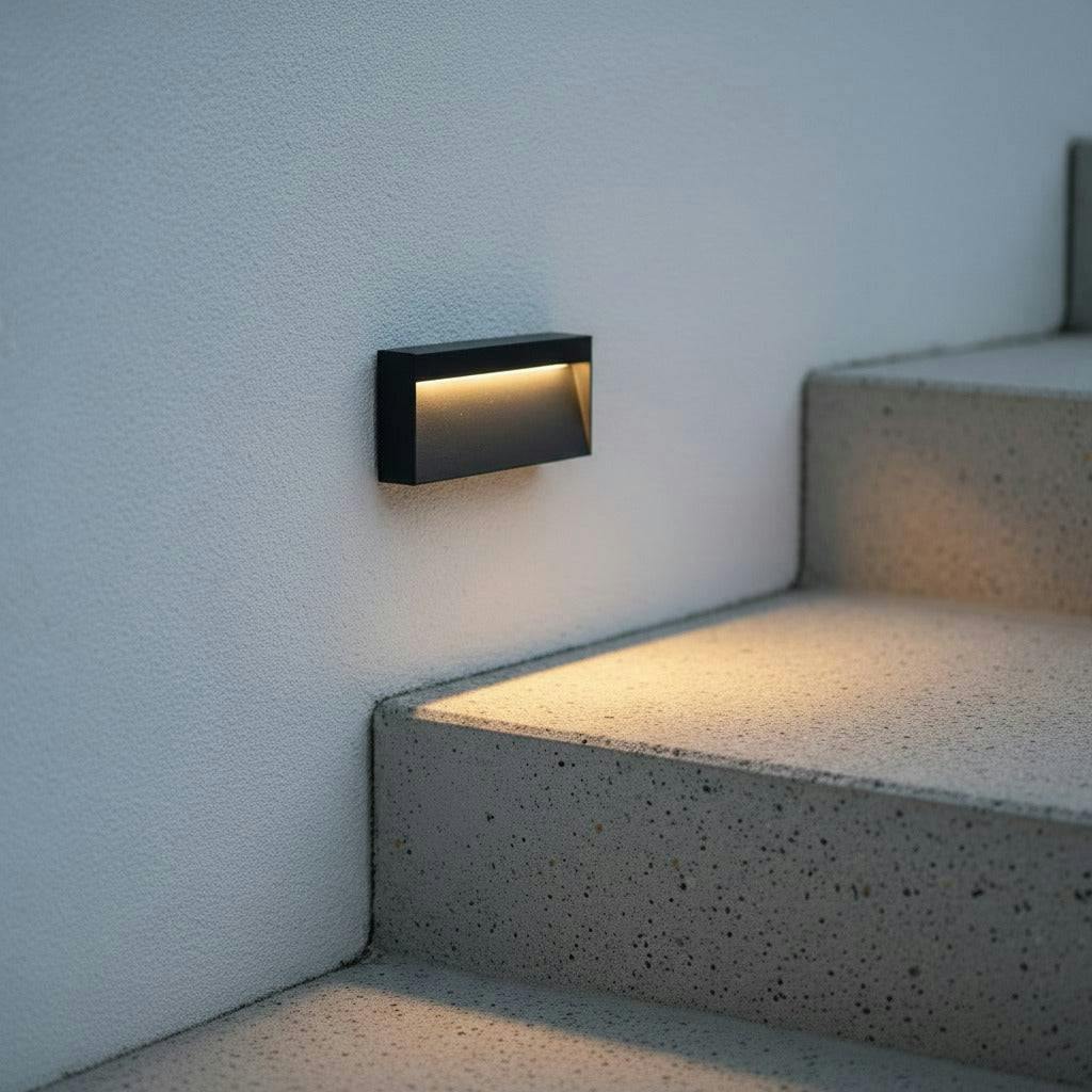 Rackhams Black/Light 6 Watt Surface Mounted For Garden Steps