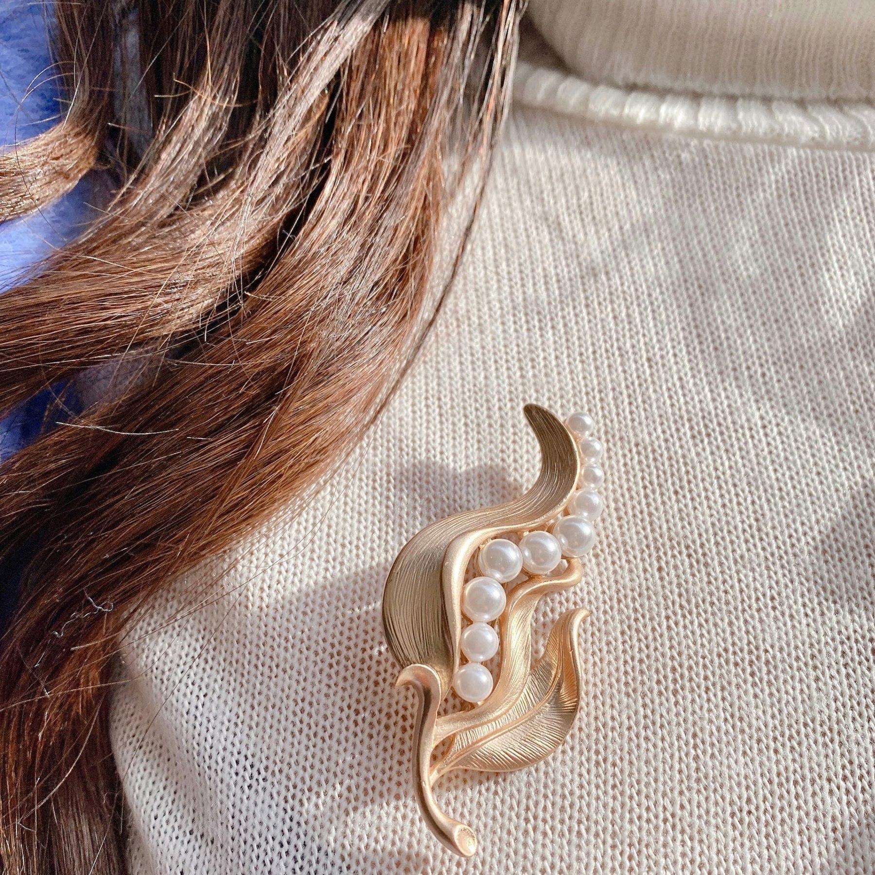 Queenmee Accessories Gold Pearl Brooch Pea - As Seen In The Lady
