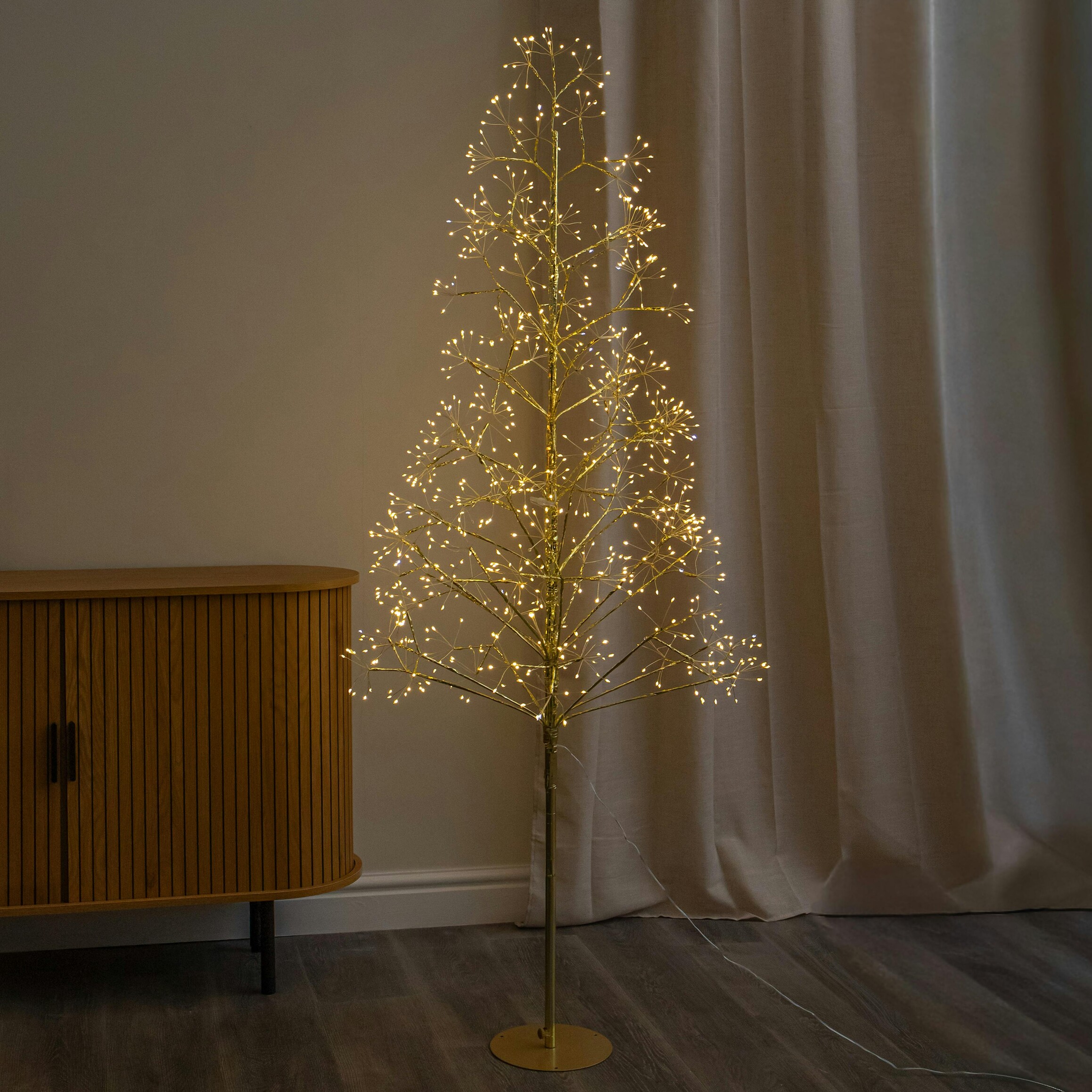 Golden/White 1.8M Twinkling Christmas Twig Tree With 960 Warm Led - Image 2