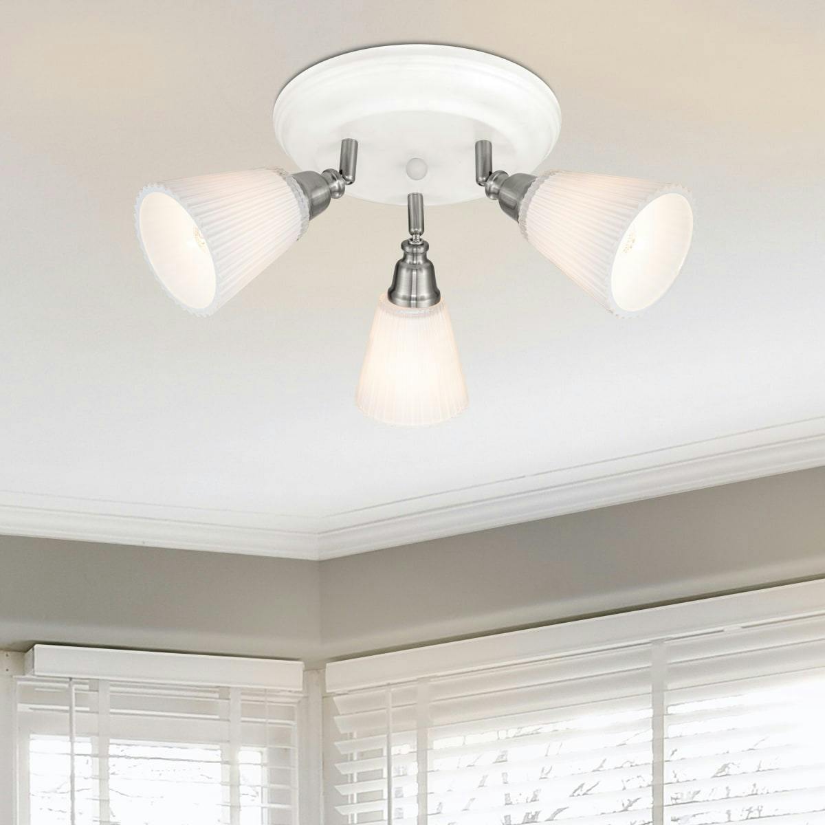 Cosylyte Light/White Leverton 3 Ribbed Glass Spot - Round Plate