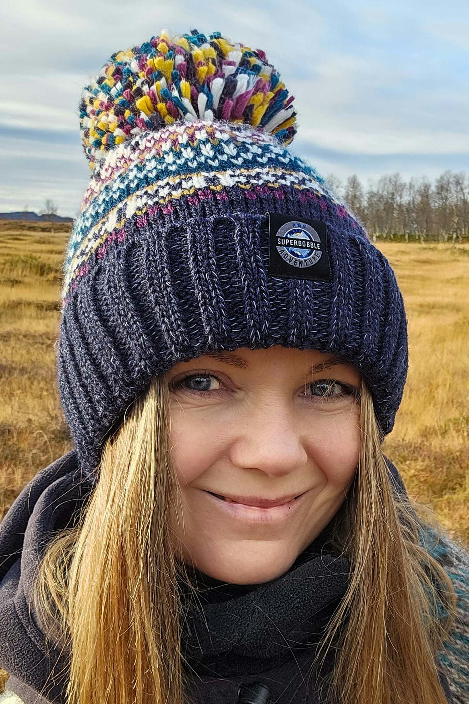Superbobble Unisex Red/Blue/Cream Sami Nordic Knit Hat
