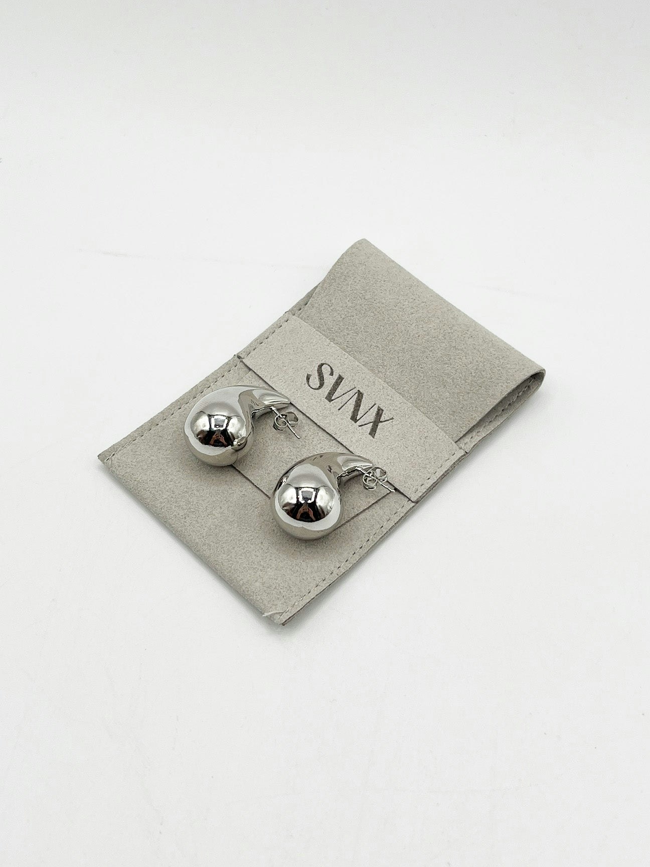 Svnx Women's Silver Chunky Droplet Earrings In - Image 5