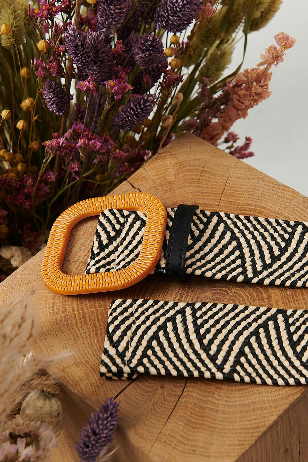 Izabel London Beige Zig Zag Texture Statement Buckle Belt - One