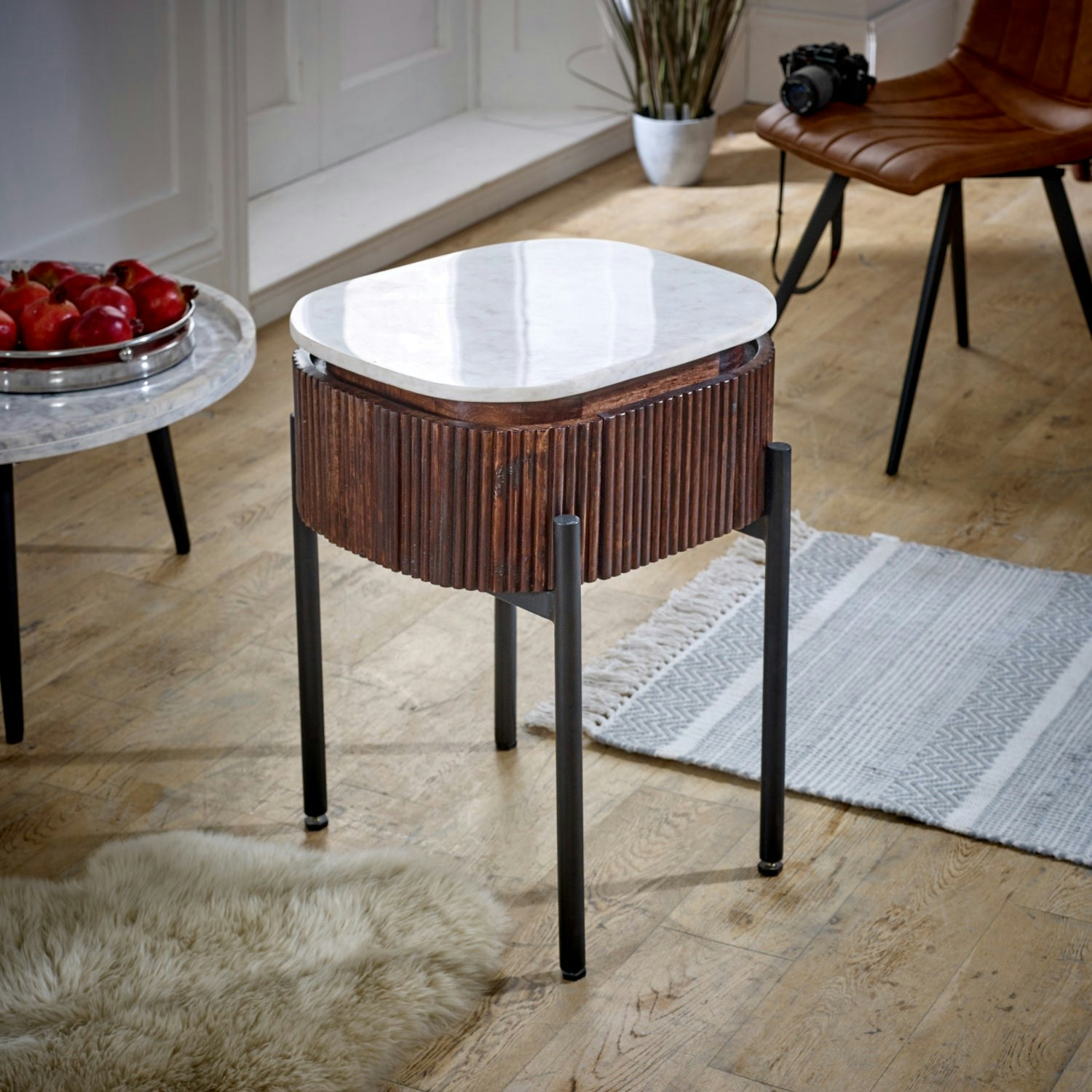 Rackhams Grain Miel Mango Wood Bedside Table With Marble Top & Metal Legs - Wood - 1 - 45X40x60 Cm (Lxdxh)