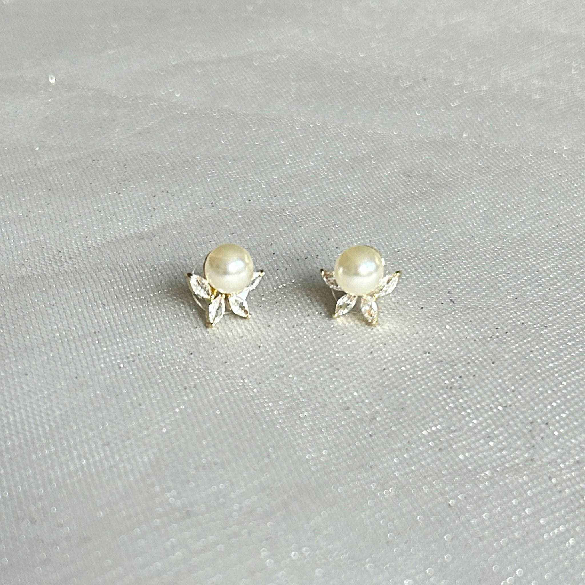 Queenmee Accessories Gold Pearl Stud Earrings With Crystal Vintage Inspired Earrings