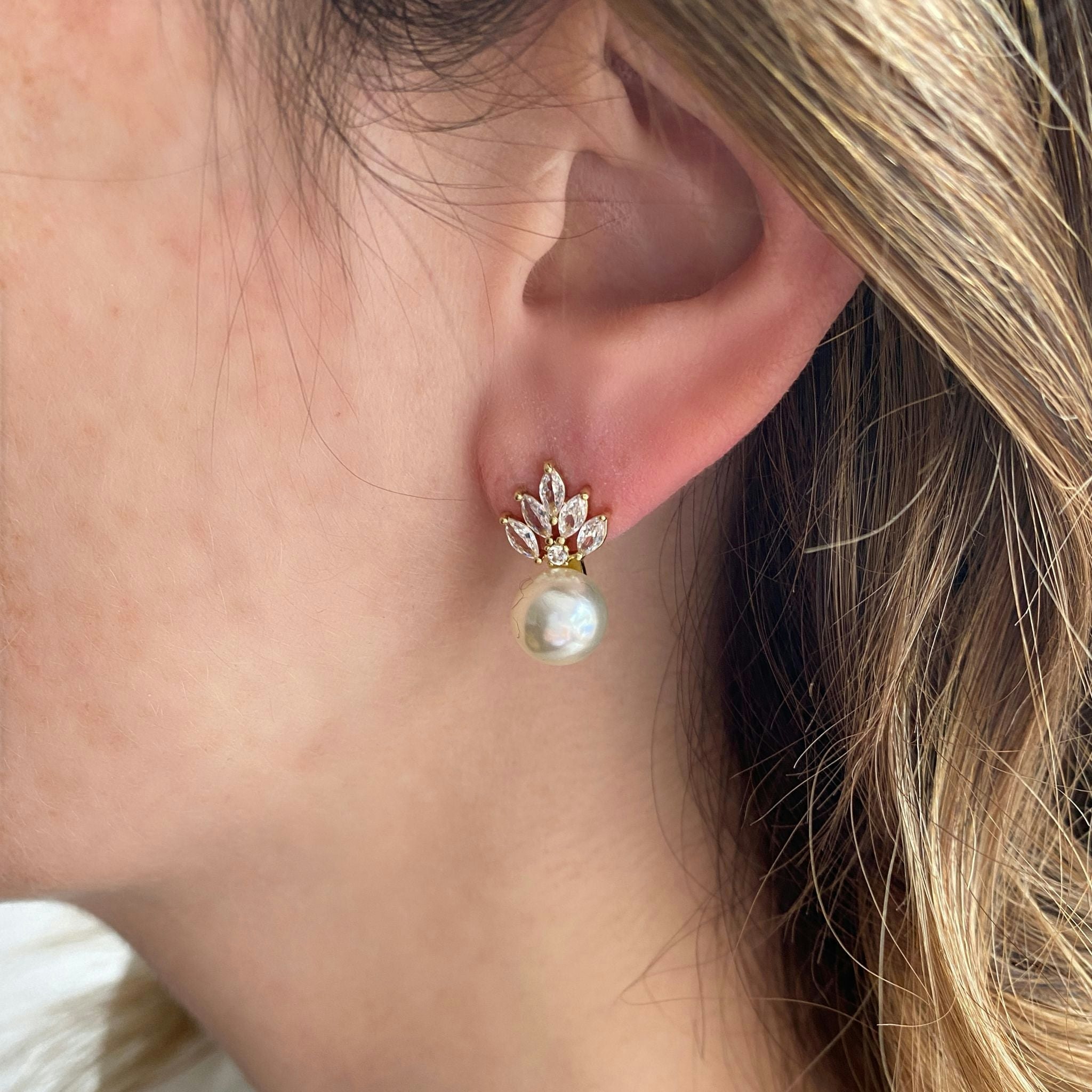 Queenmee Accessories Silver/Gold Pearl Drop Earrings Small Vintage Inspired In Or