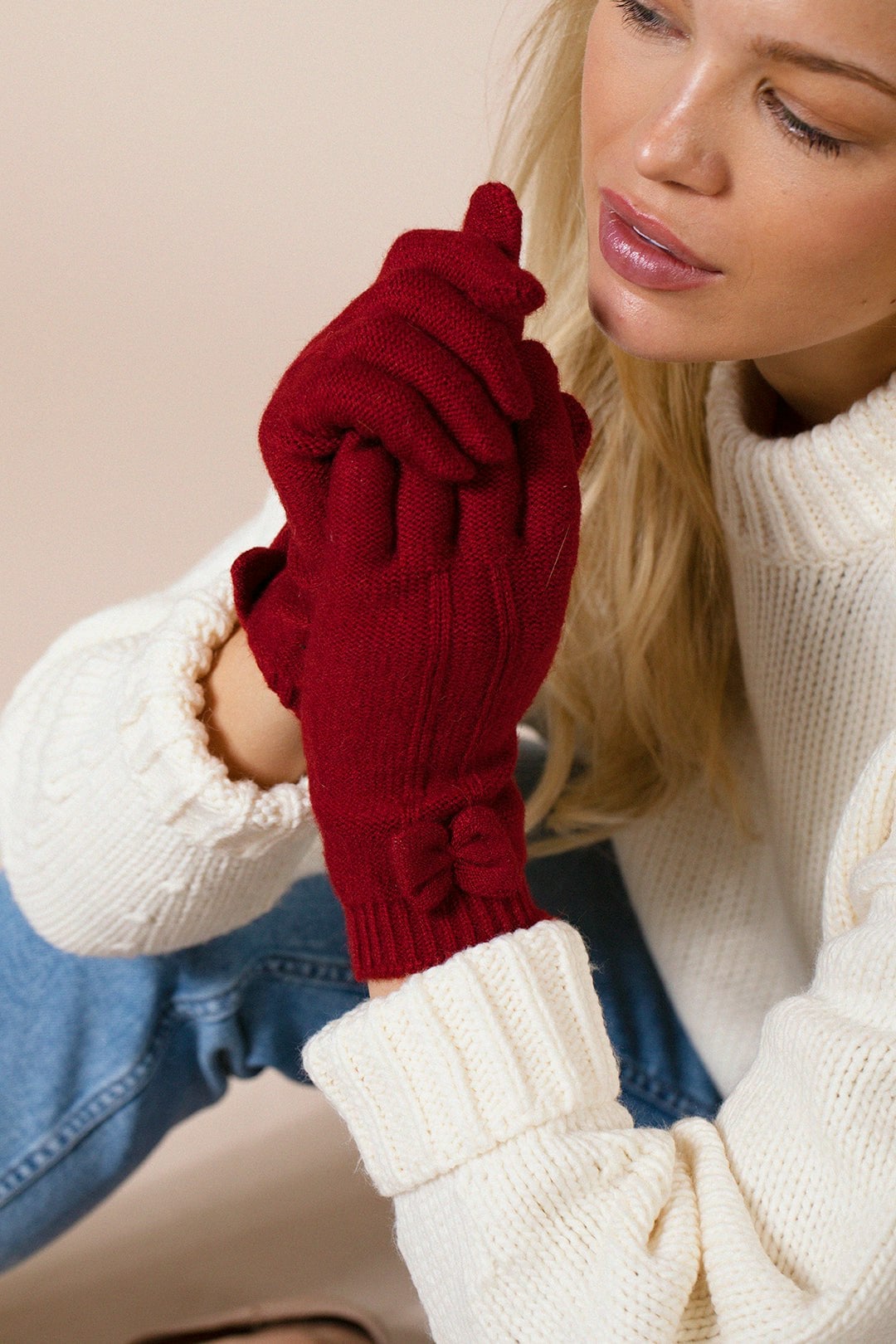 Svnx Women's Red Bow Knitted Gloves In - Image 5