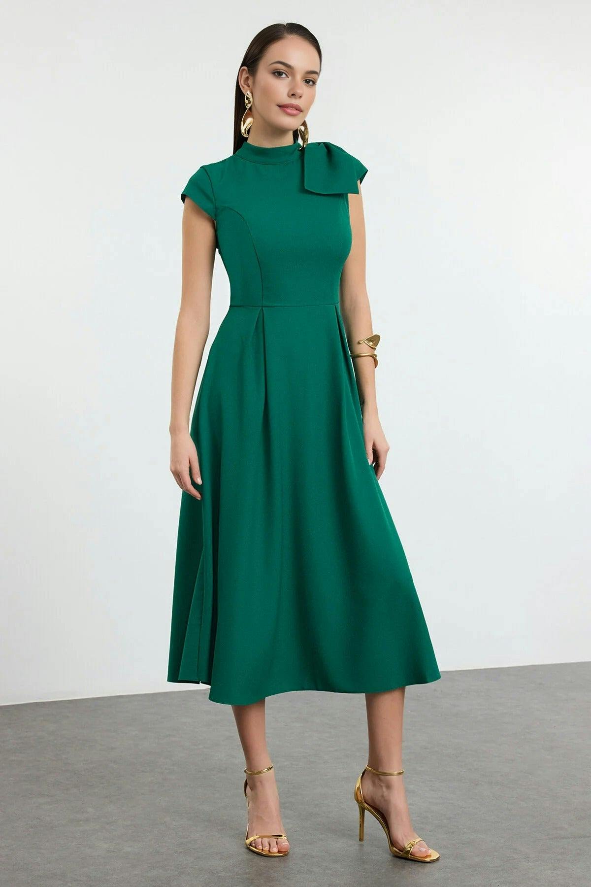Wovcor Green High Neck Pleated Midi Dress With Bow Detail - 8