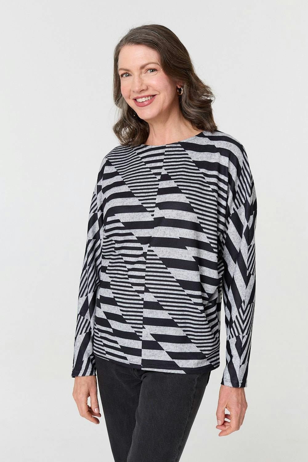 Izabel London Grey Geo Print Long Batwing Sleeve Top - 8